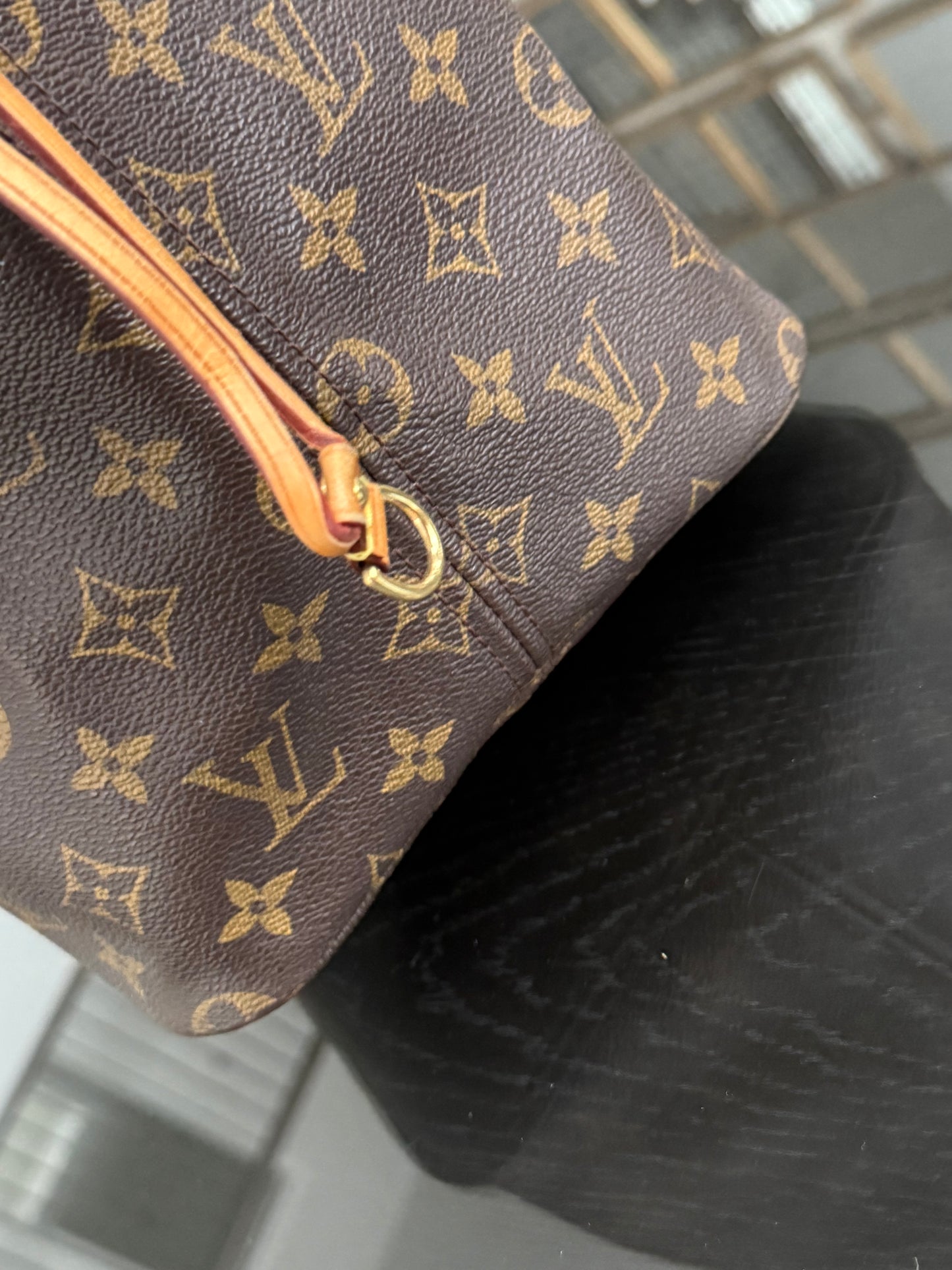 Neverfull GM in Monogram with Dustbag and Insert Organizer 📅 Year: 2007