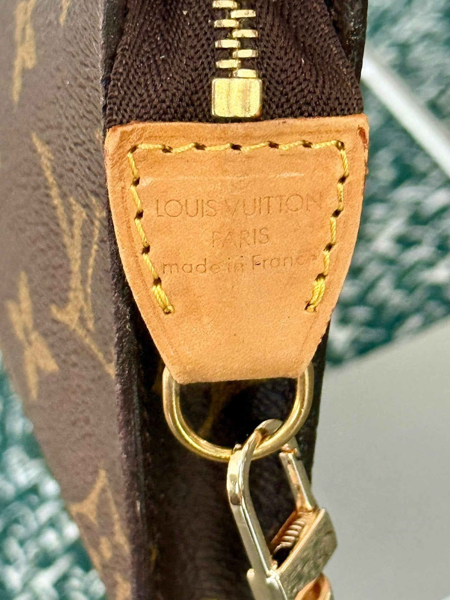 Bucket Pouch GM with Non branded Wrist strap and Insert Organizer 🌸 🗓️ Year 1997