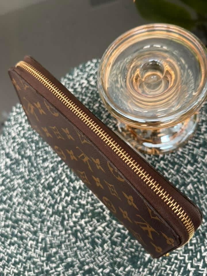 Monogram Zippy Wallet Organizer 🗓️ Year: 2009