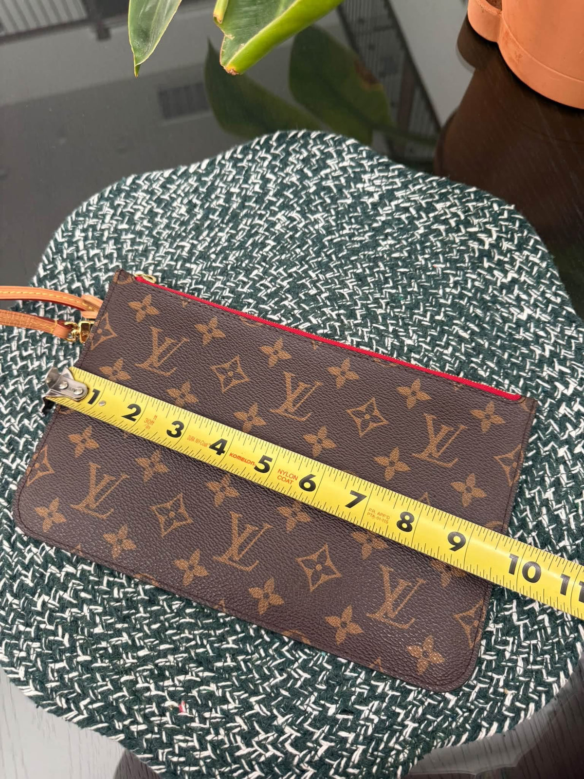 Neverfull MM/GM Pouch in Cerise 🗓️Year 2019