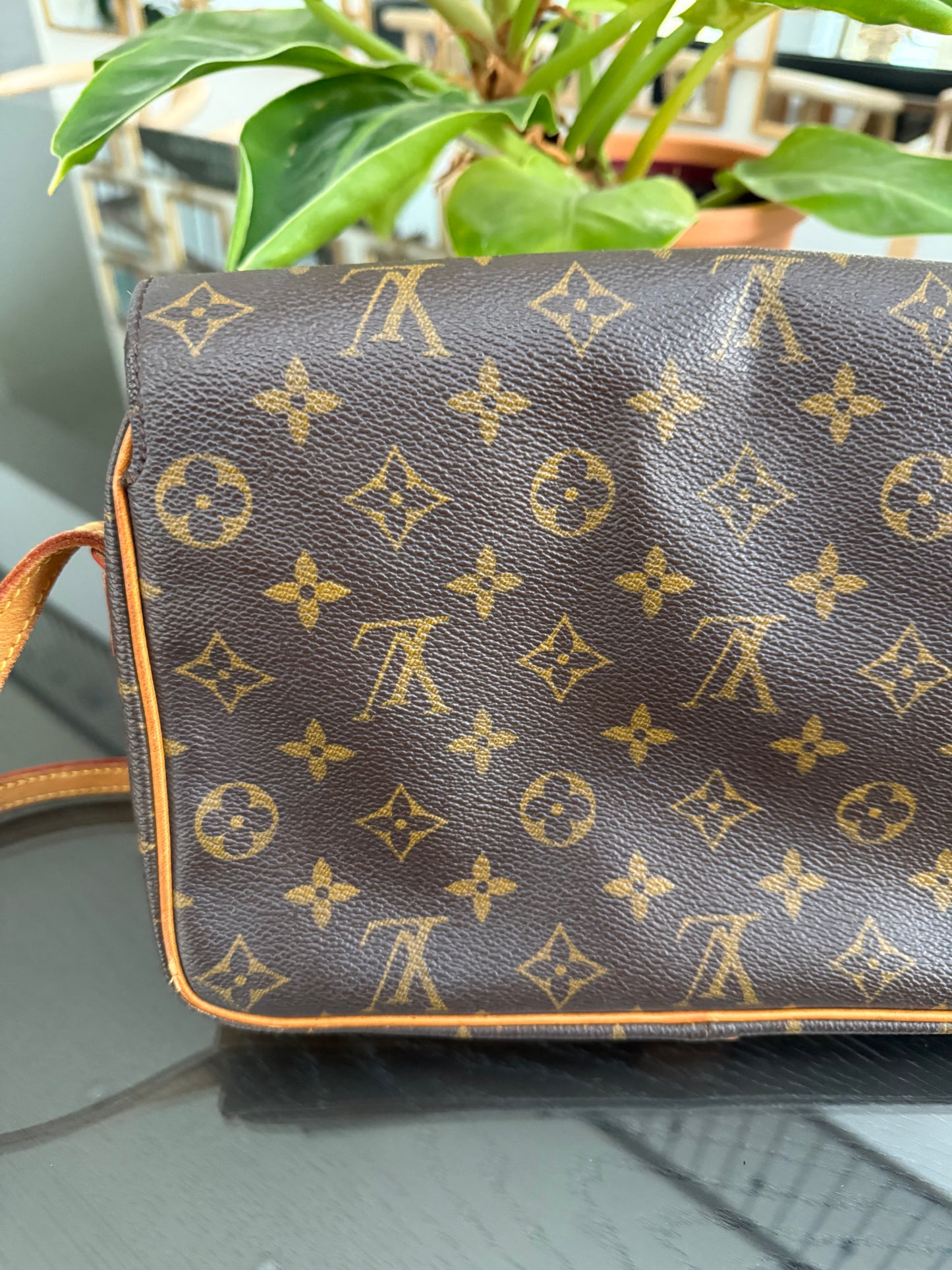 St. Germain 28 Crossbody Bag 
🗓️ Year: 1995