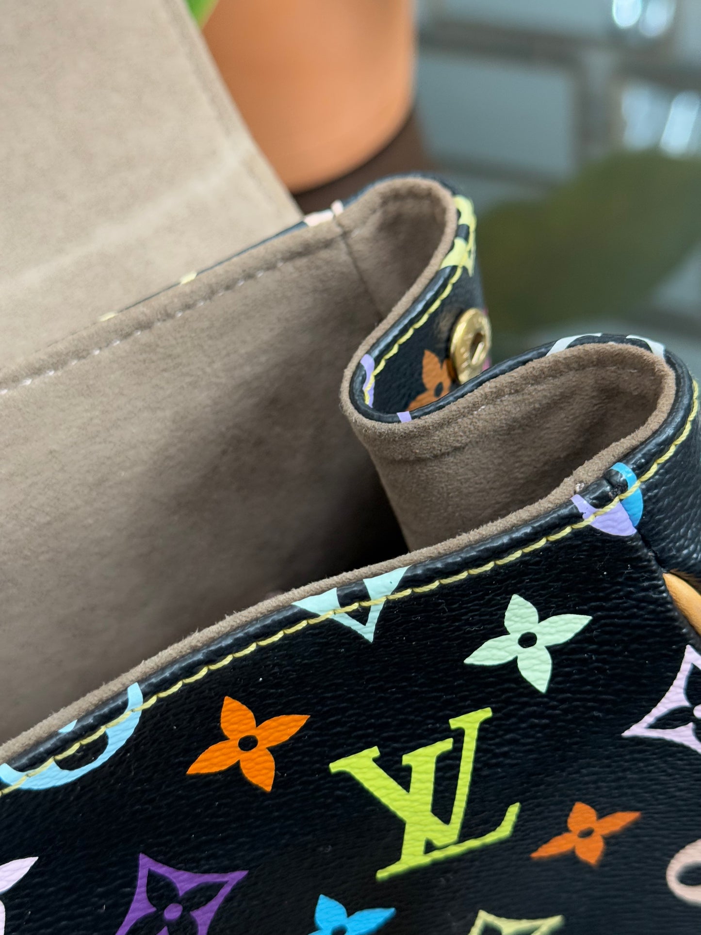 Multicolor Beverly GM with Dustbag 📅 Year: 2000