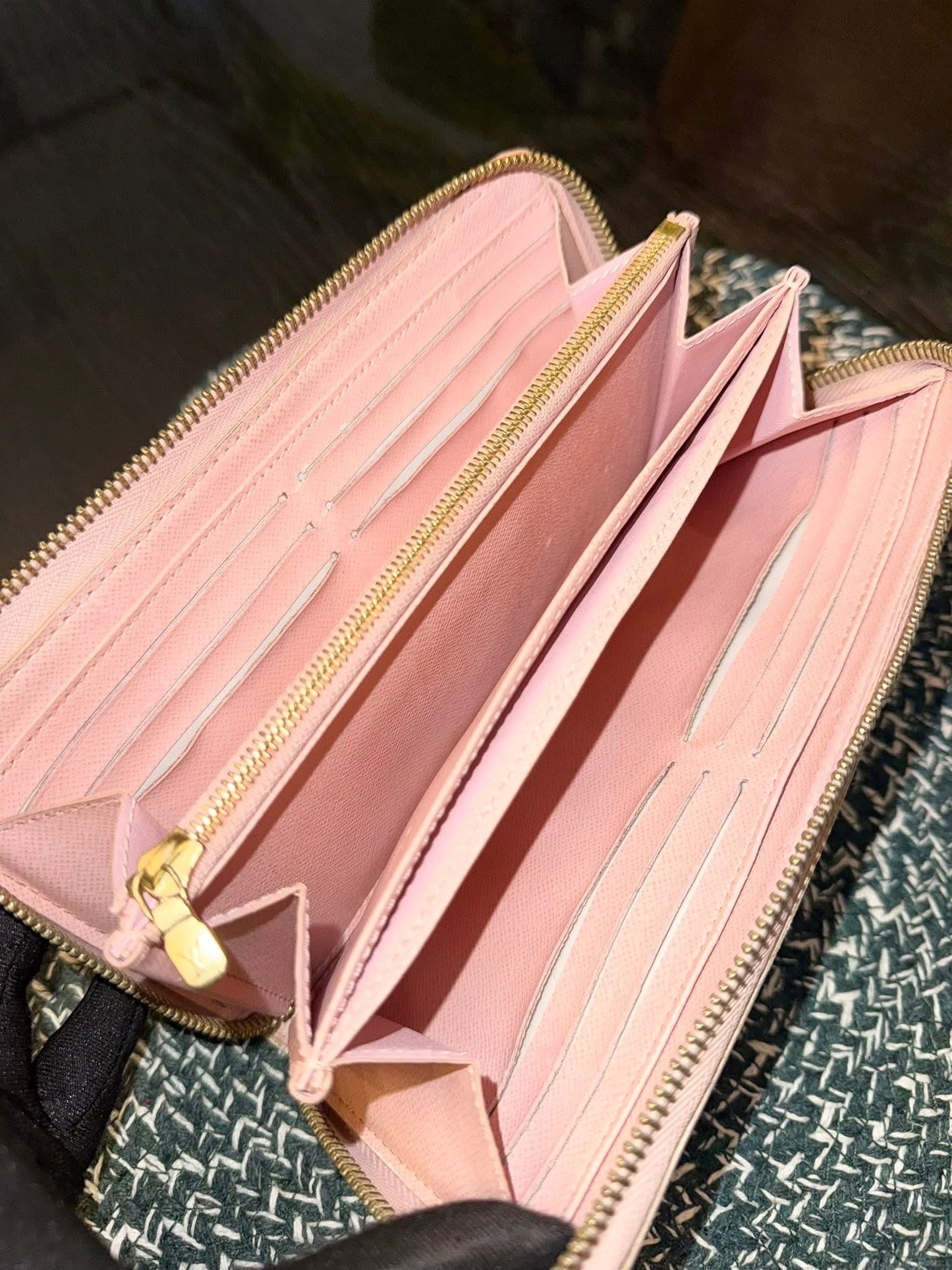 Zippy Wallet Azur in Rose Ballerine with Dustbag 🗓️ Year: 2019