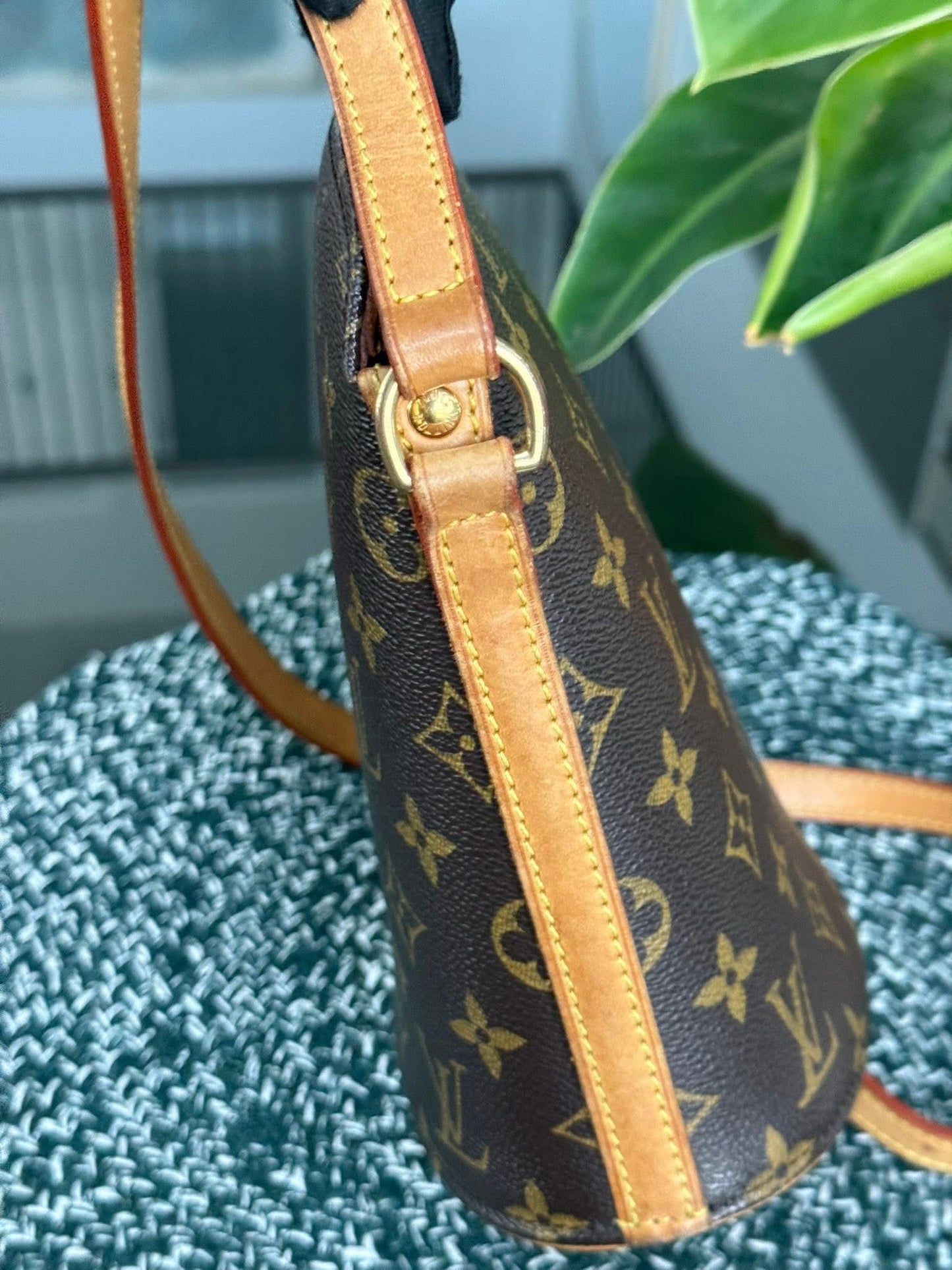 Drouot Crossbody-🗓️ Year: 2004