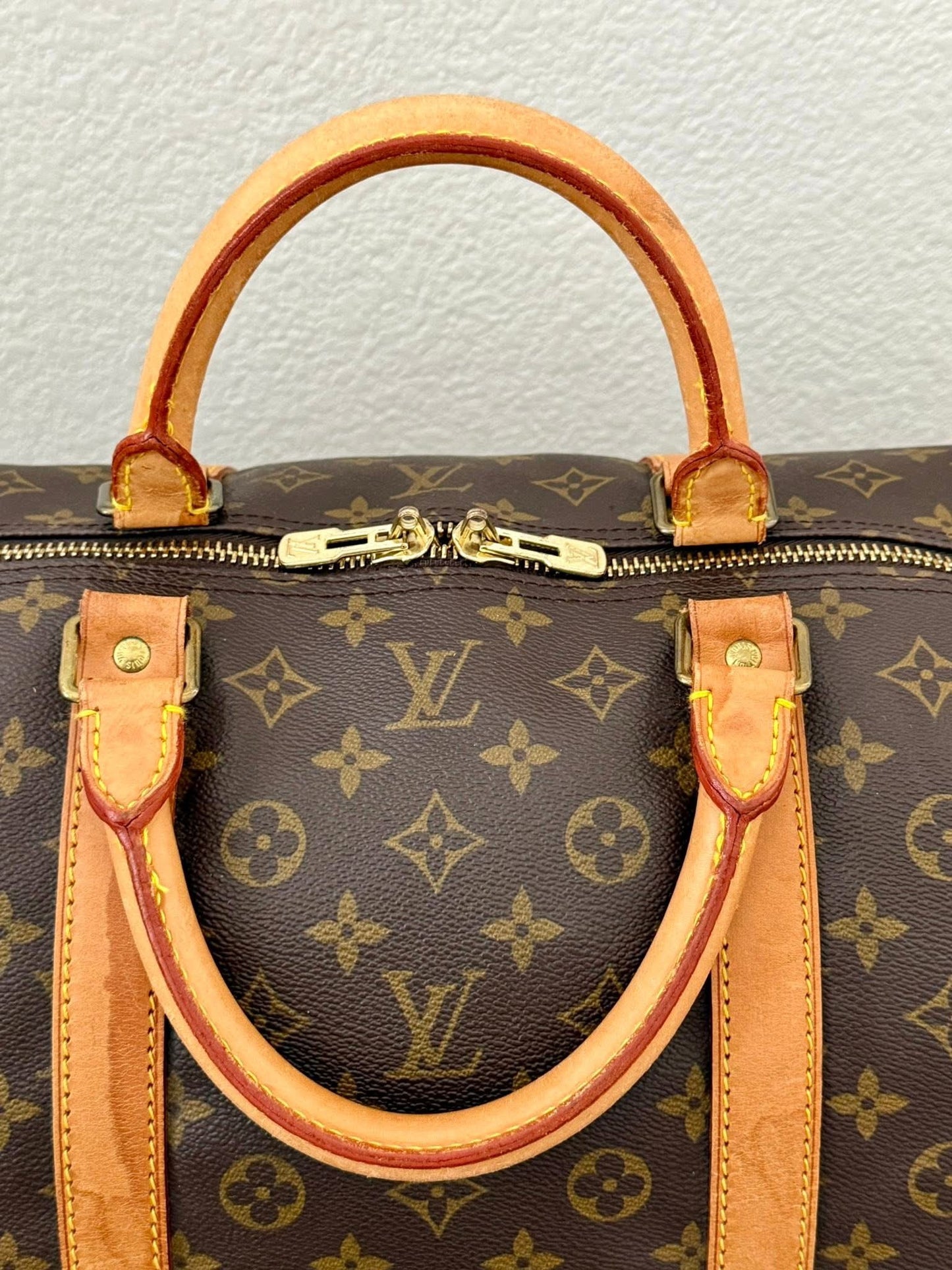 Keepall 60 Bandoulier with Original Strap, Luggage Tag and Poignet 📅 Year: 1991