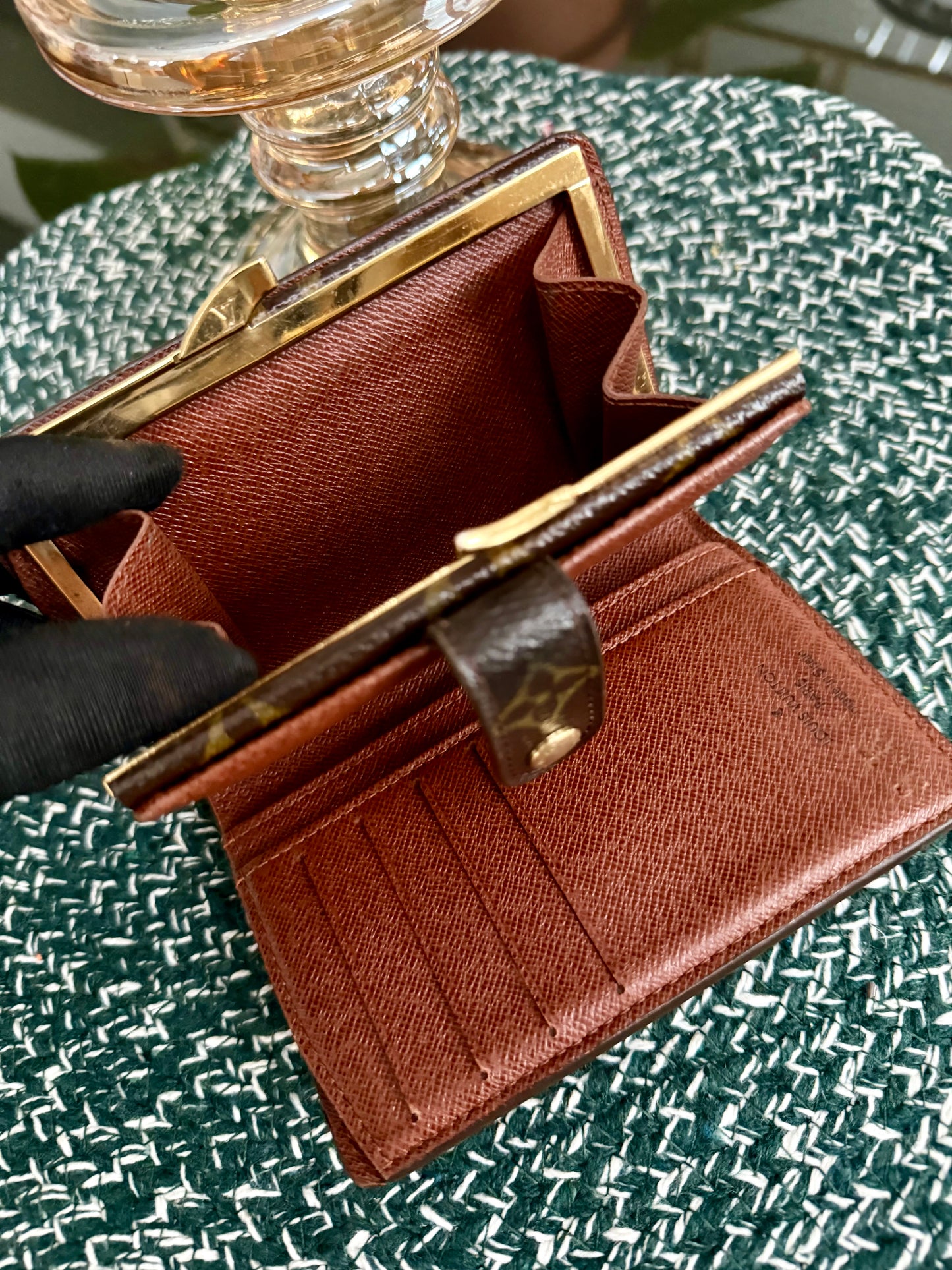 Kisslock Wallet in Monogram 🗓️ Year: 2001
