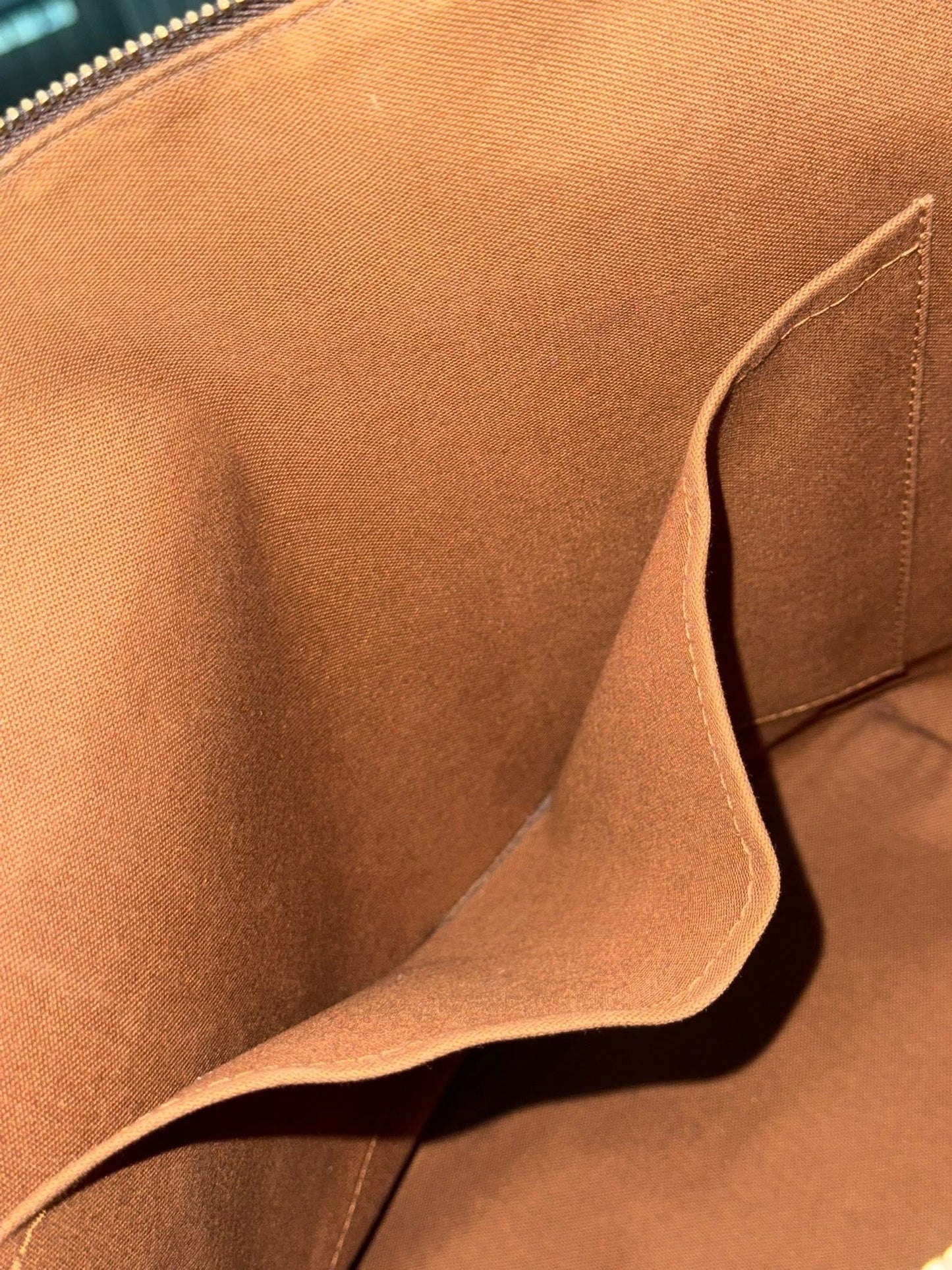 Totally GM in Monogram with Dustbag and Non branded Twilly 📅 Year: 2015