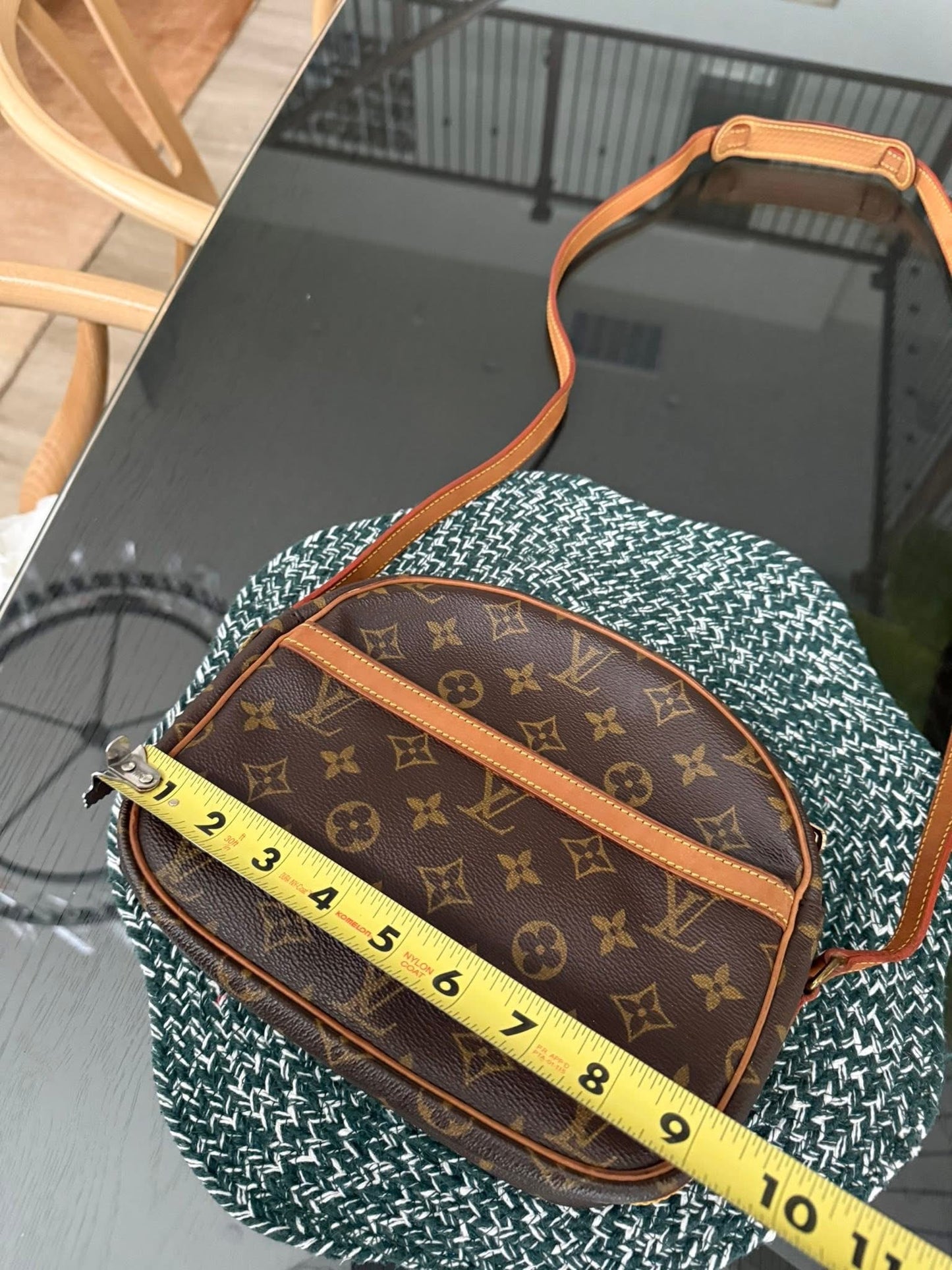 Senlis Crossbody - 🗓️ Year: 1991