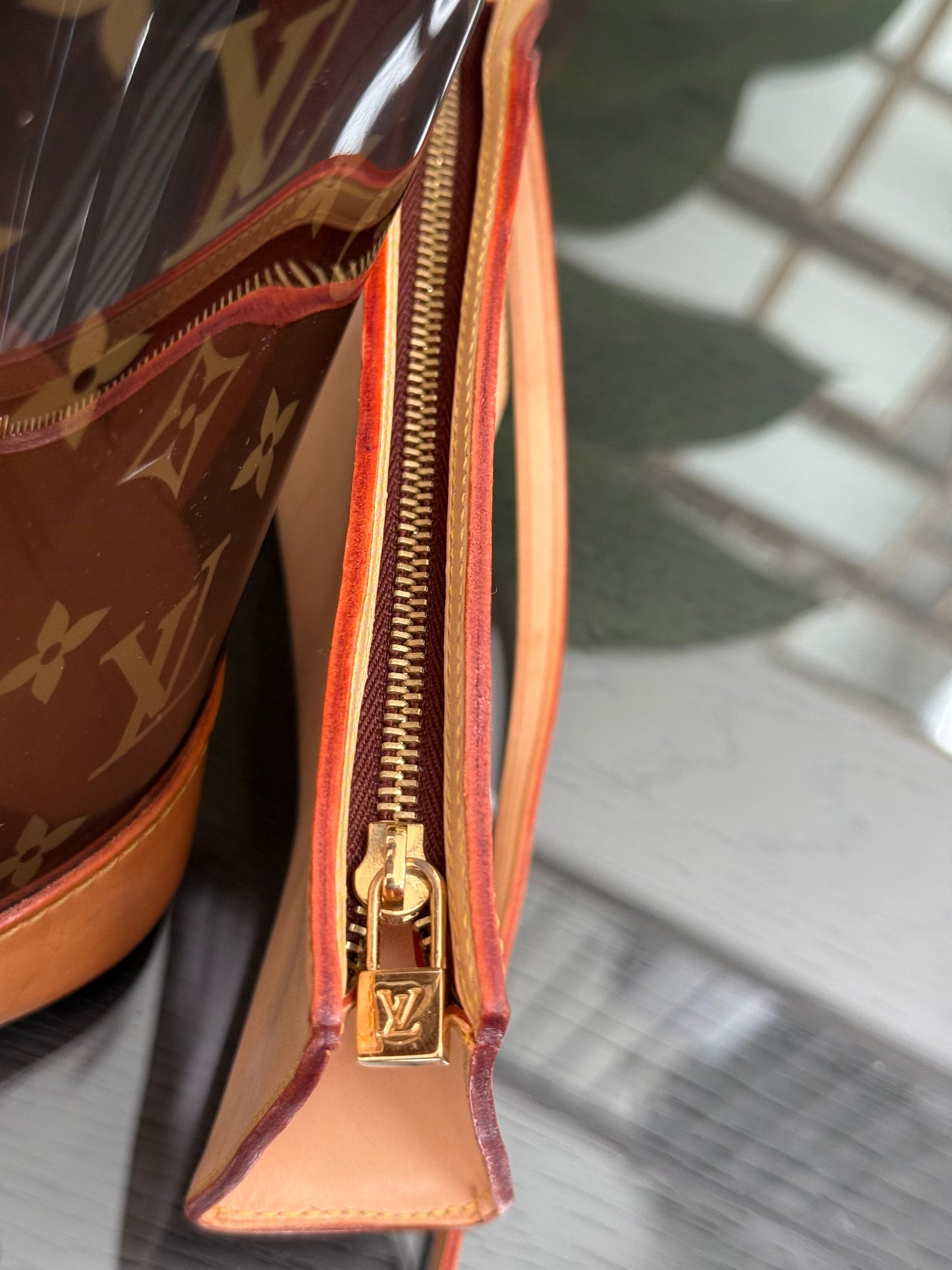 Sac Ambre Vinyl MM Bucket with Pouch 📅 Year: 2003