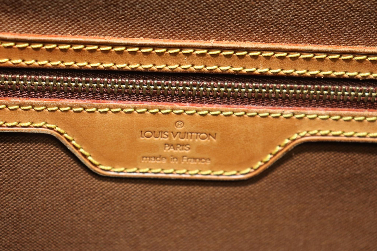 Gibeciere GM Crossbody - 📅 Year: 1997