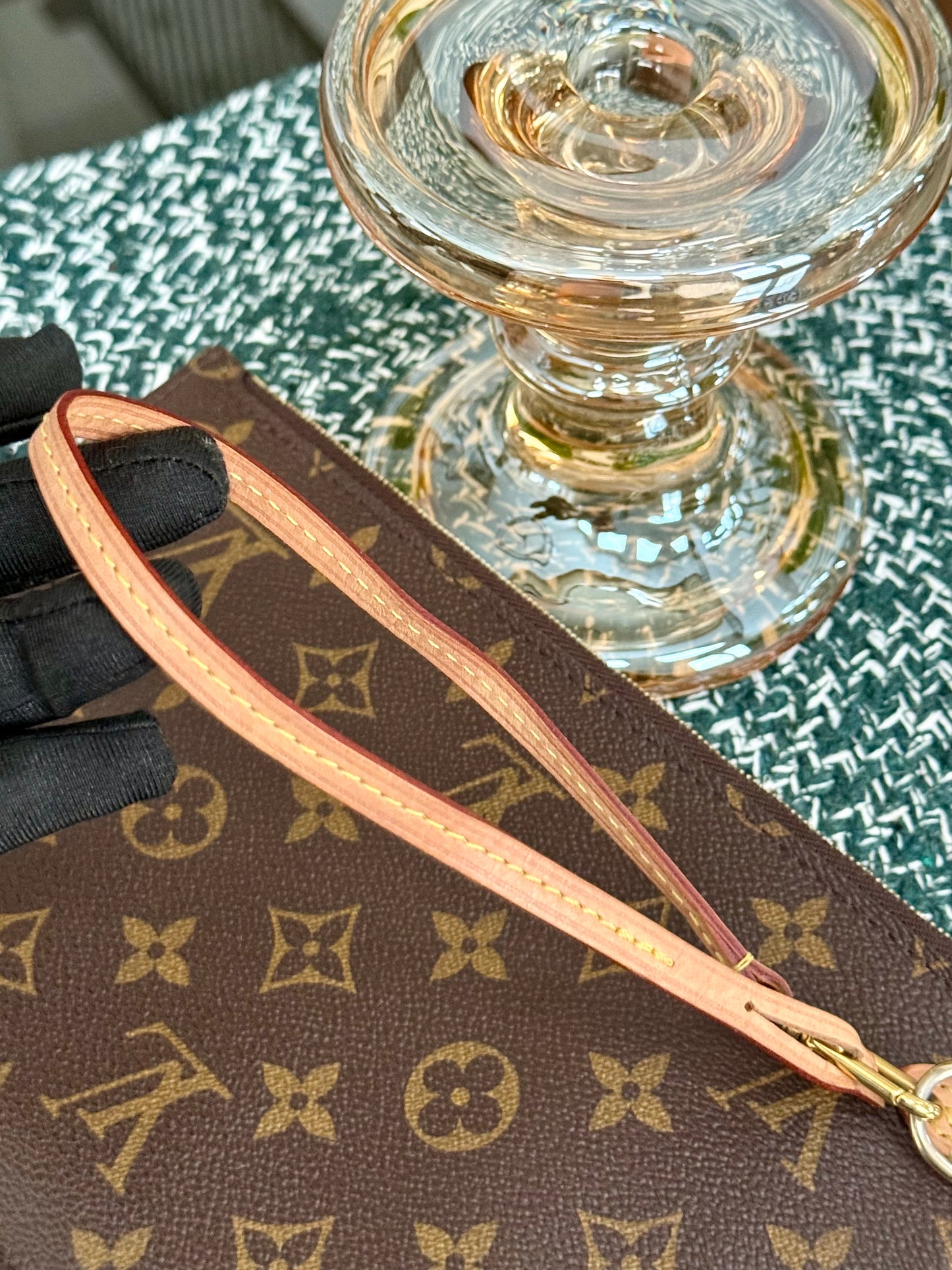 Neverfull MM/ GM Pouch with Wriststrap 🗓️ Year: 2020