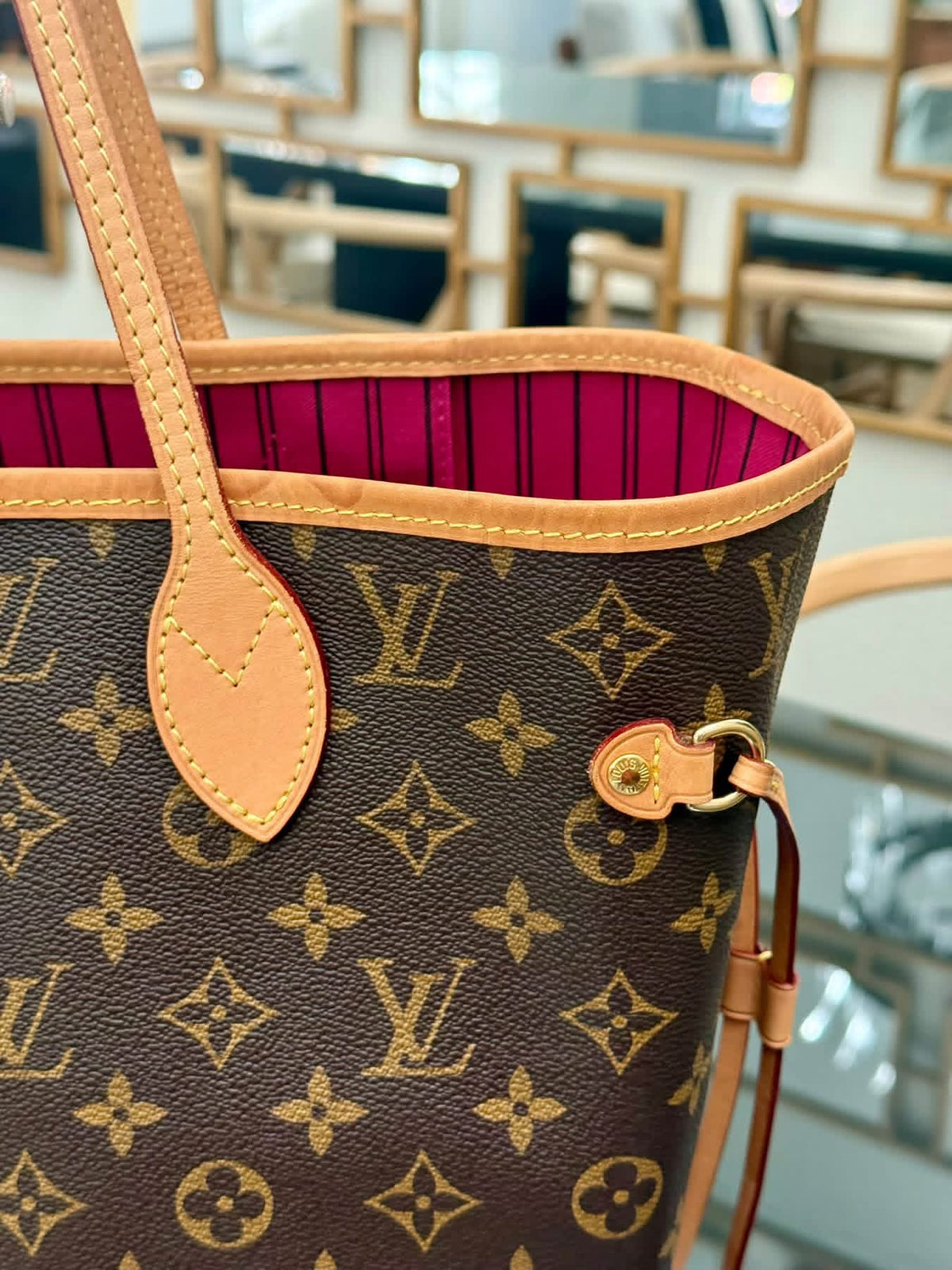 Neverfull MM in Peony interior with Dustbag and Insert Organizer 📅 Year: 2019