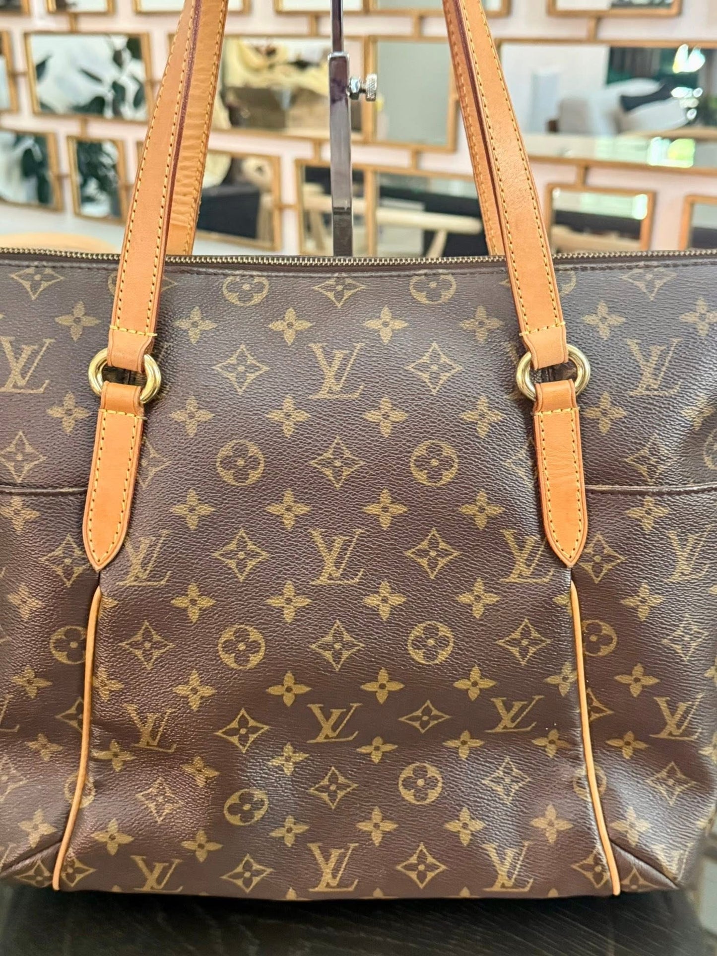 Totally MM in Monogram with Dustbag and Insert Organizer 📅 Year: 2010