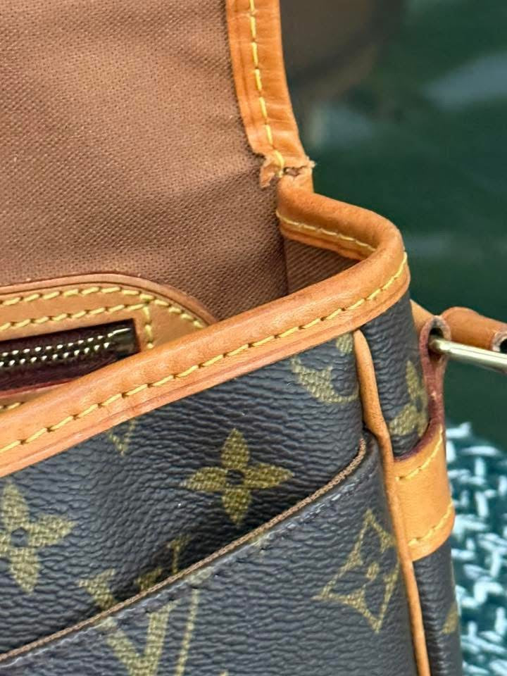 Sologne Crossbody 📅 Year: 2000