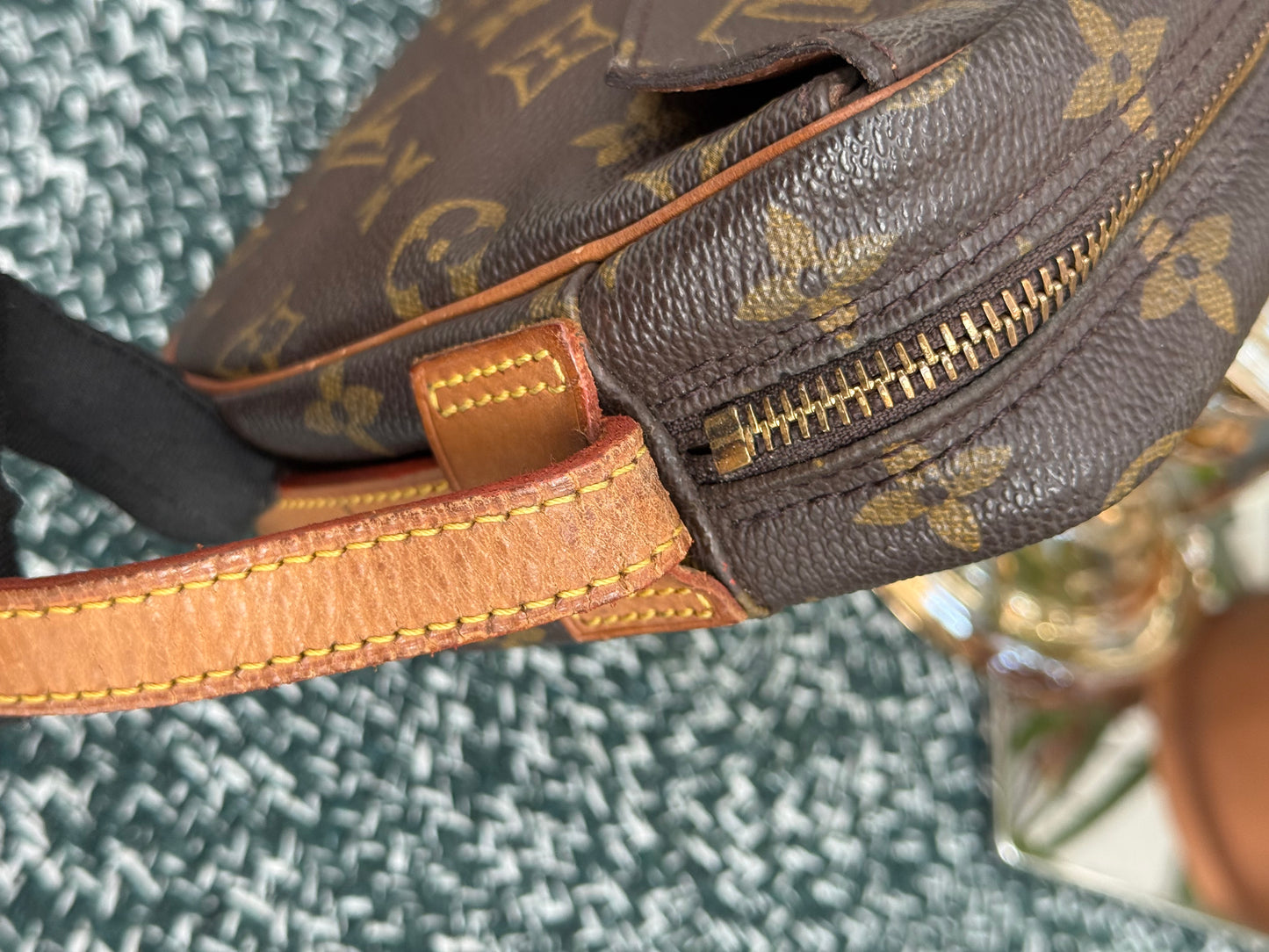 Jeaunefille MM Crossbody 📅 Year: 1990