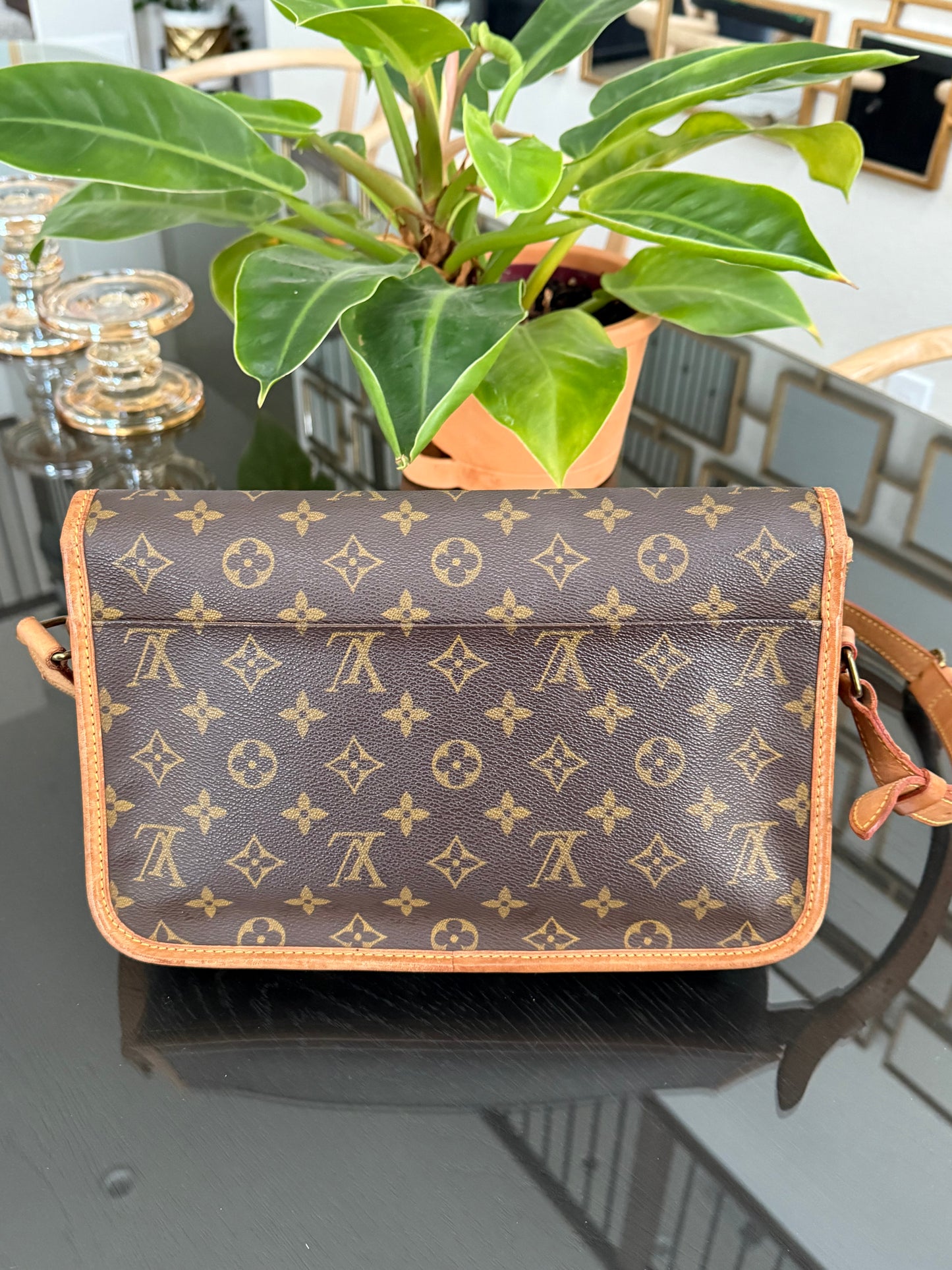 Gibeciere MM Crossbody Messenger -
📅 Year: 1991