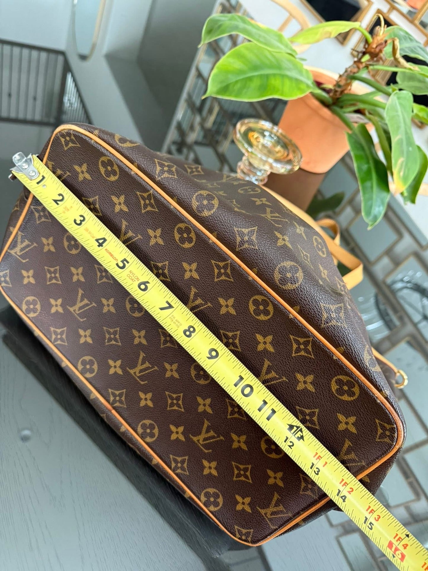 Palermo GM with Original Strap. Dustbag and Insert Organizer 🌺
Year: 2009