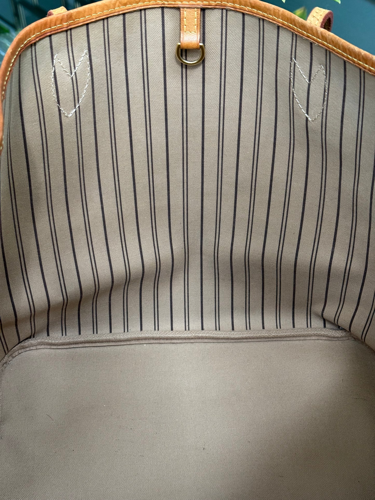 Neverfull MM with Dustbag 📅 Year: 2016