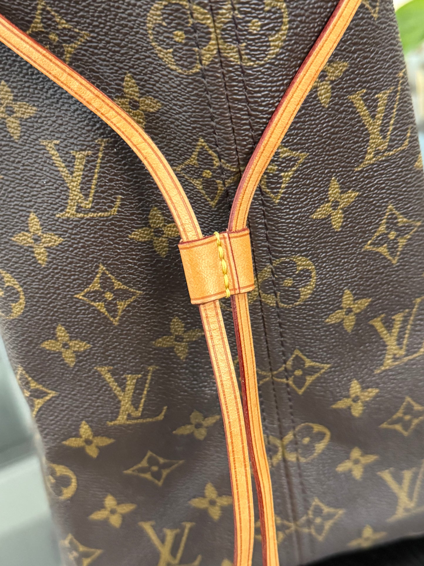 Neverfull GM with Dustbag and twilly -📅 Year: 2009