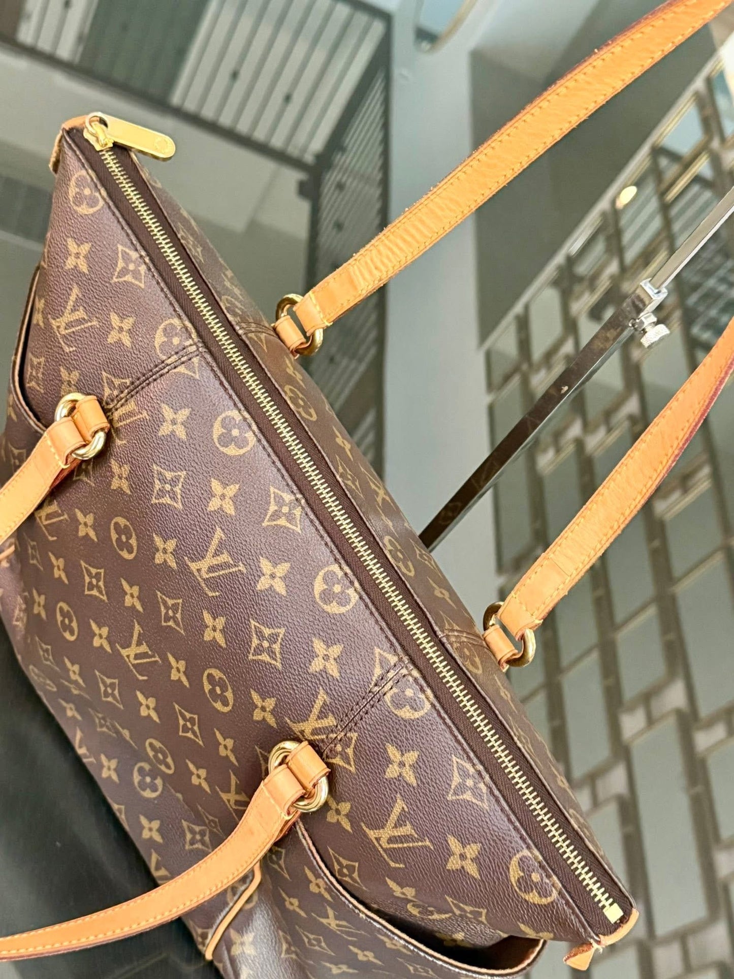 Totally MM in Monogram with Dustbag and Insert Organizer 📅 Year: 2010