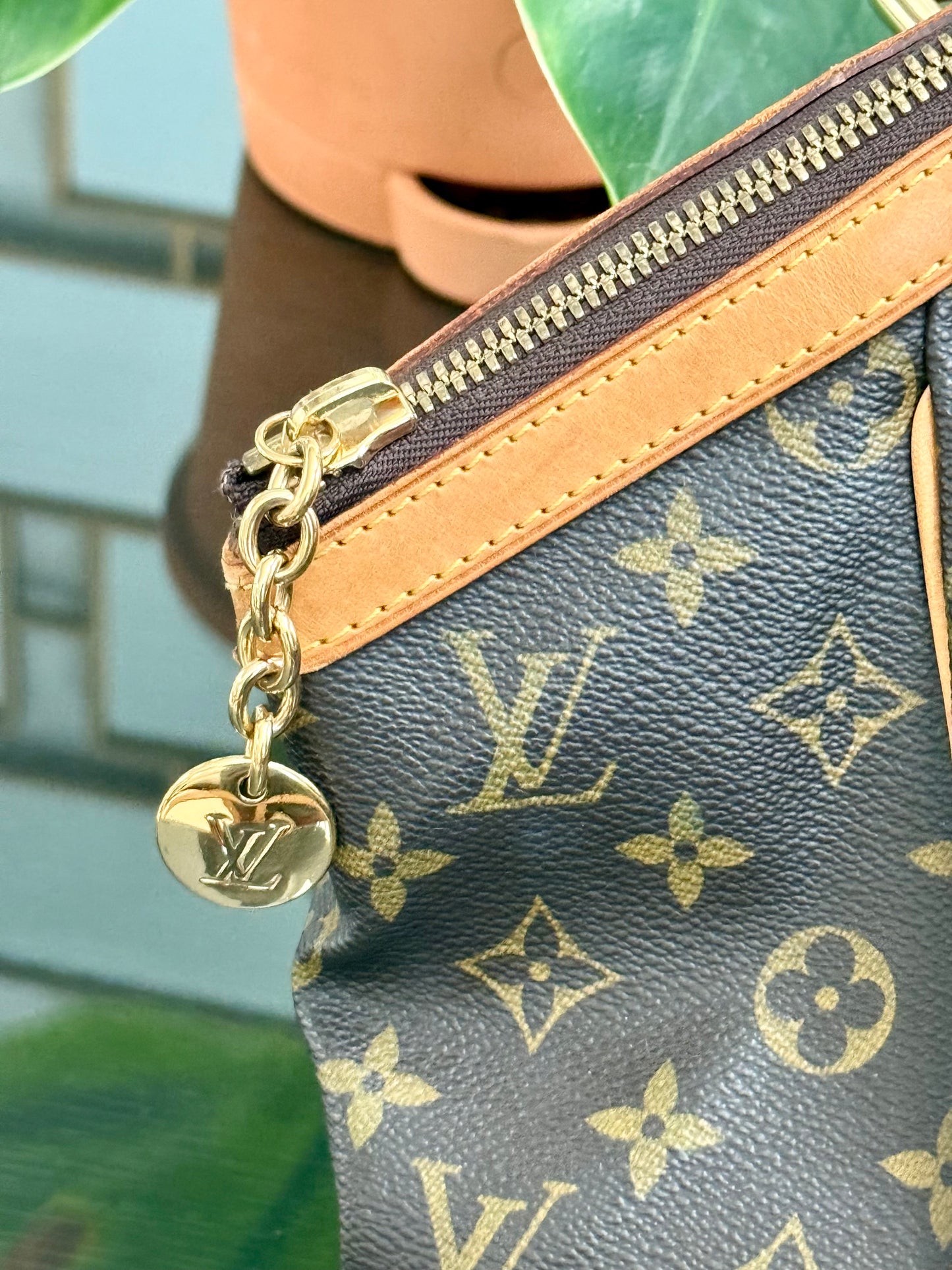 🌺 Tivoli GM in Monogram - 🗓️ Year: 2008