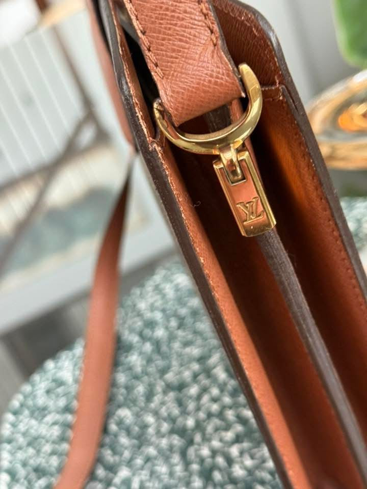 Courcelles Shoulder/ Crossbody bag 📅 Year: 1997