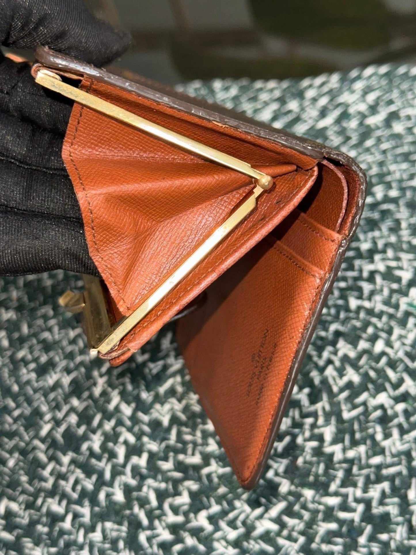 Kisslock Wallet in Monogram 🗓️ Year: 1998