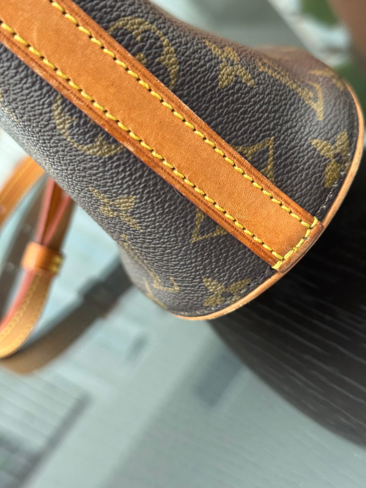 Drouot Crossbody 
📅 Year: 1996