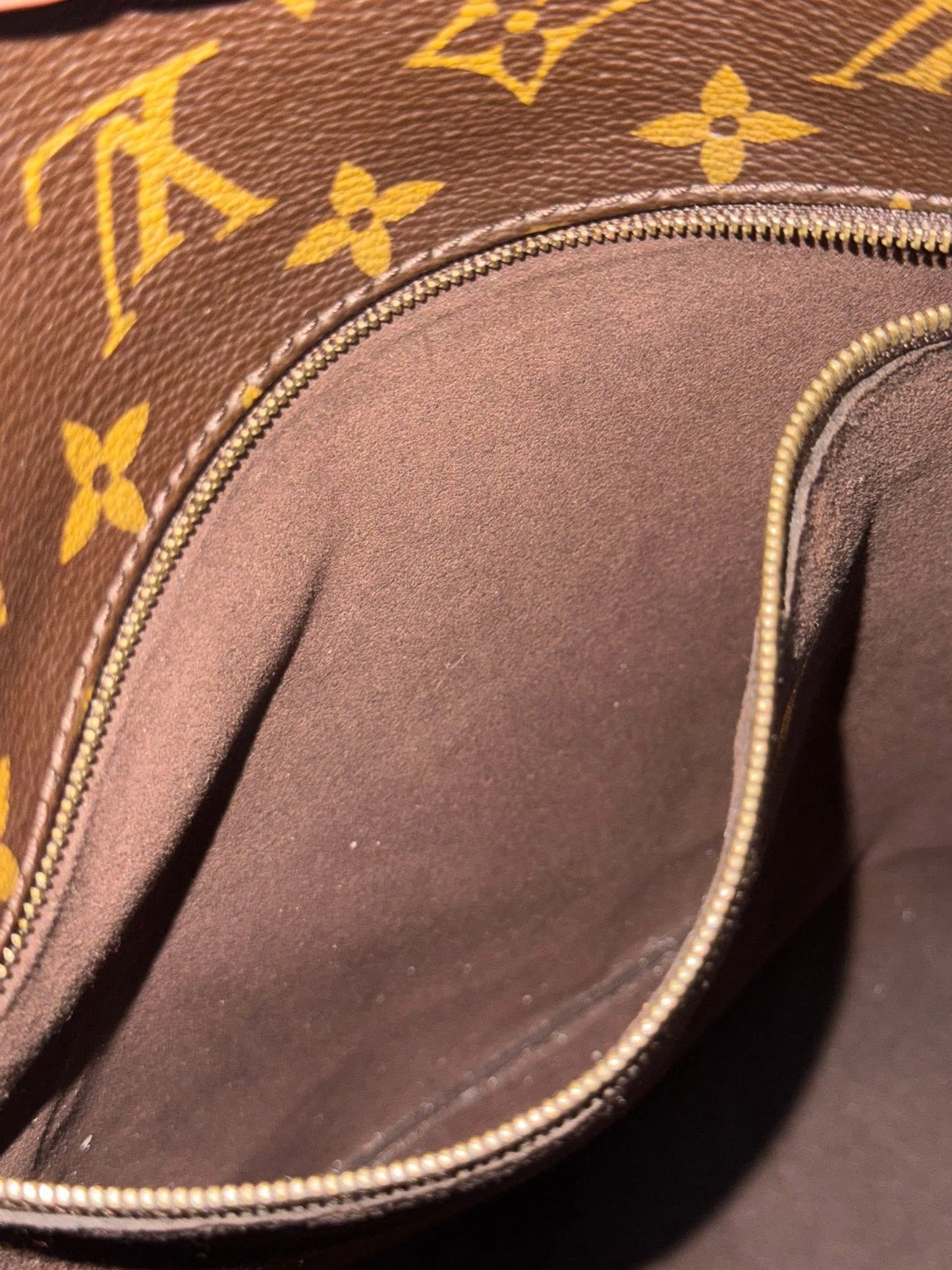 Hobo Metis in Monogram with Original Strap and Dustbag 📅 Year: 2013