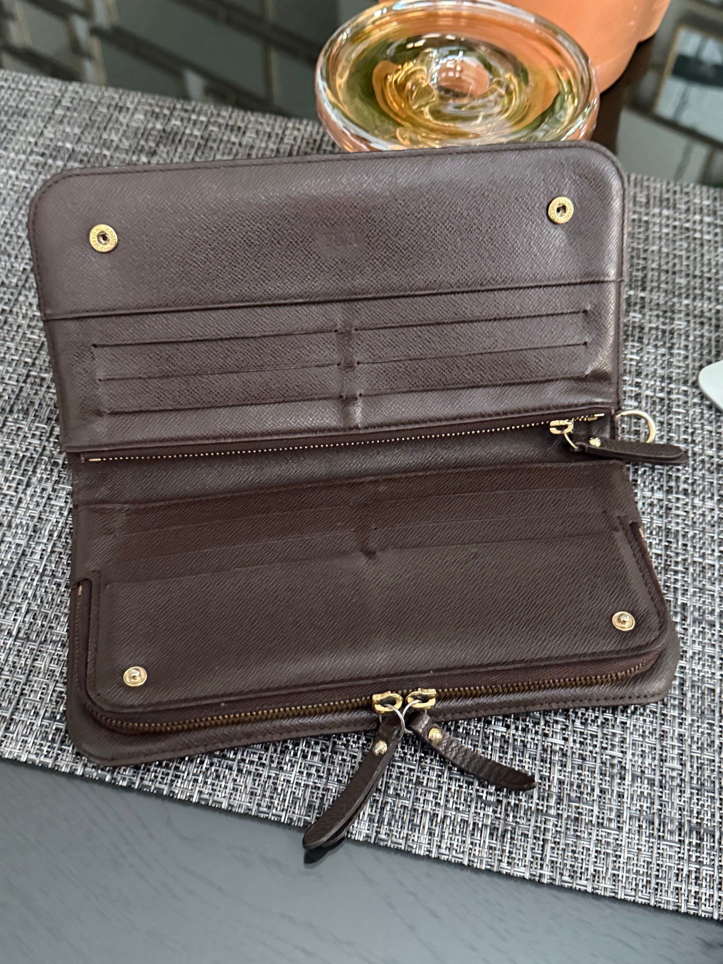 Insolite Wallet in De -Year 2011
