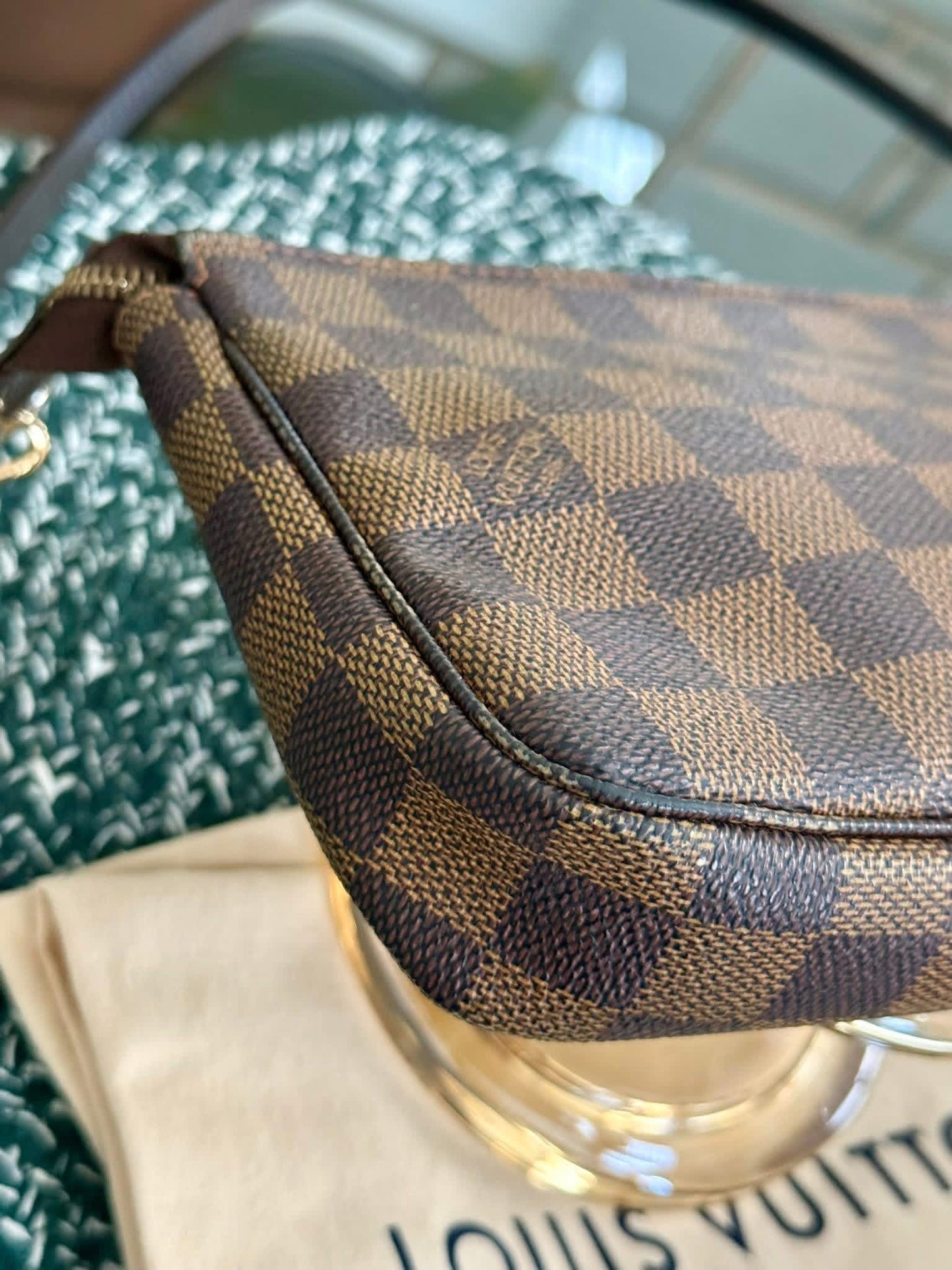 Pochette Accessories in DE with Non branded Strap 📅 Year: 2007