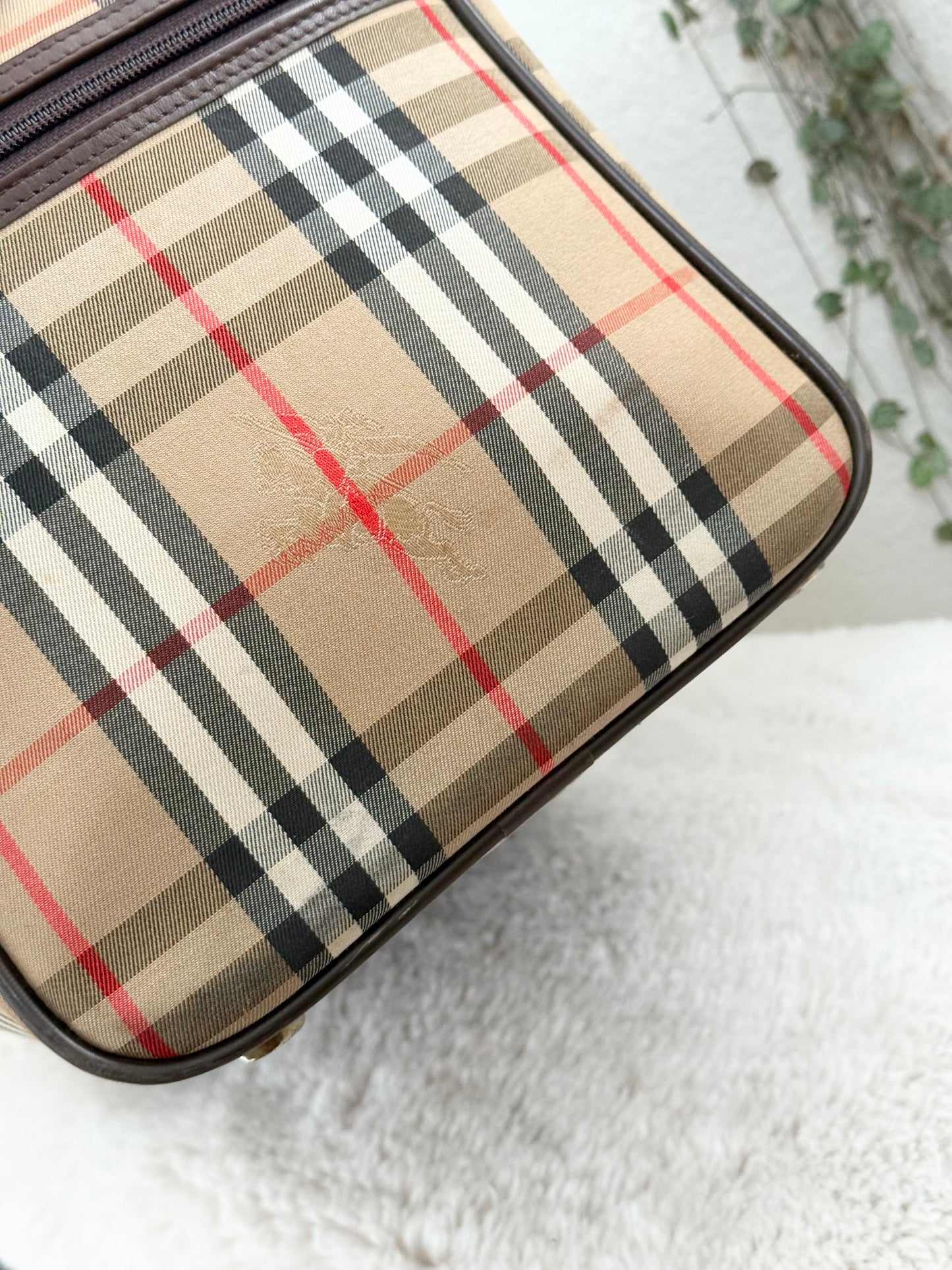 Burberry Duffle/ Travel Bag 📅