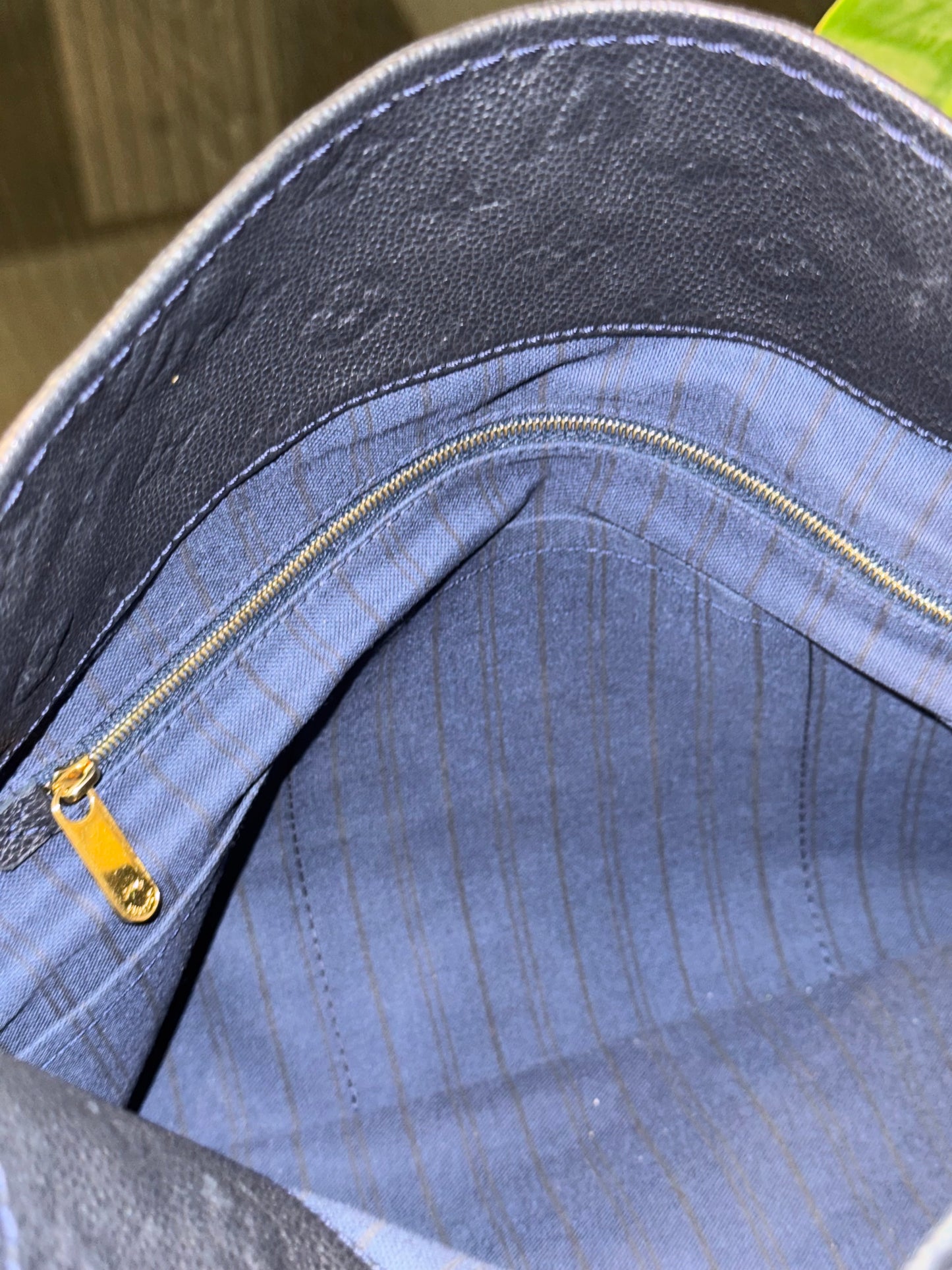 Artsy MM Empriente in Black/ Dark Blue with Dustbag and Insert Organizer 📅 Year: 2011