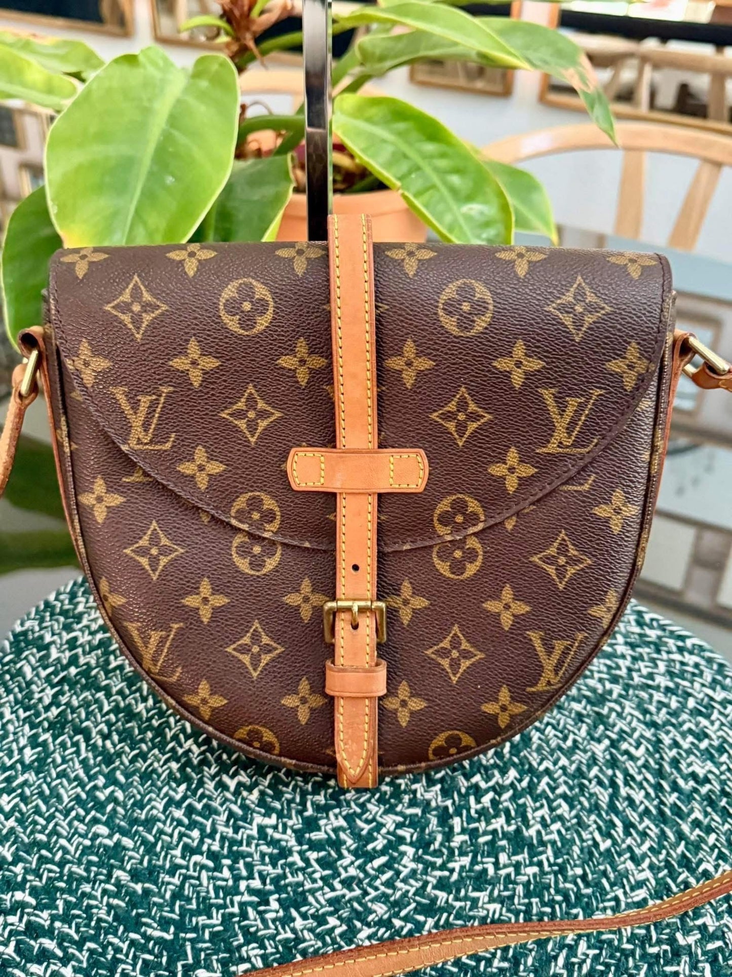 Chantilly MM Crossbody Bag 🌺 📅 Year: 1995