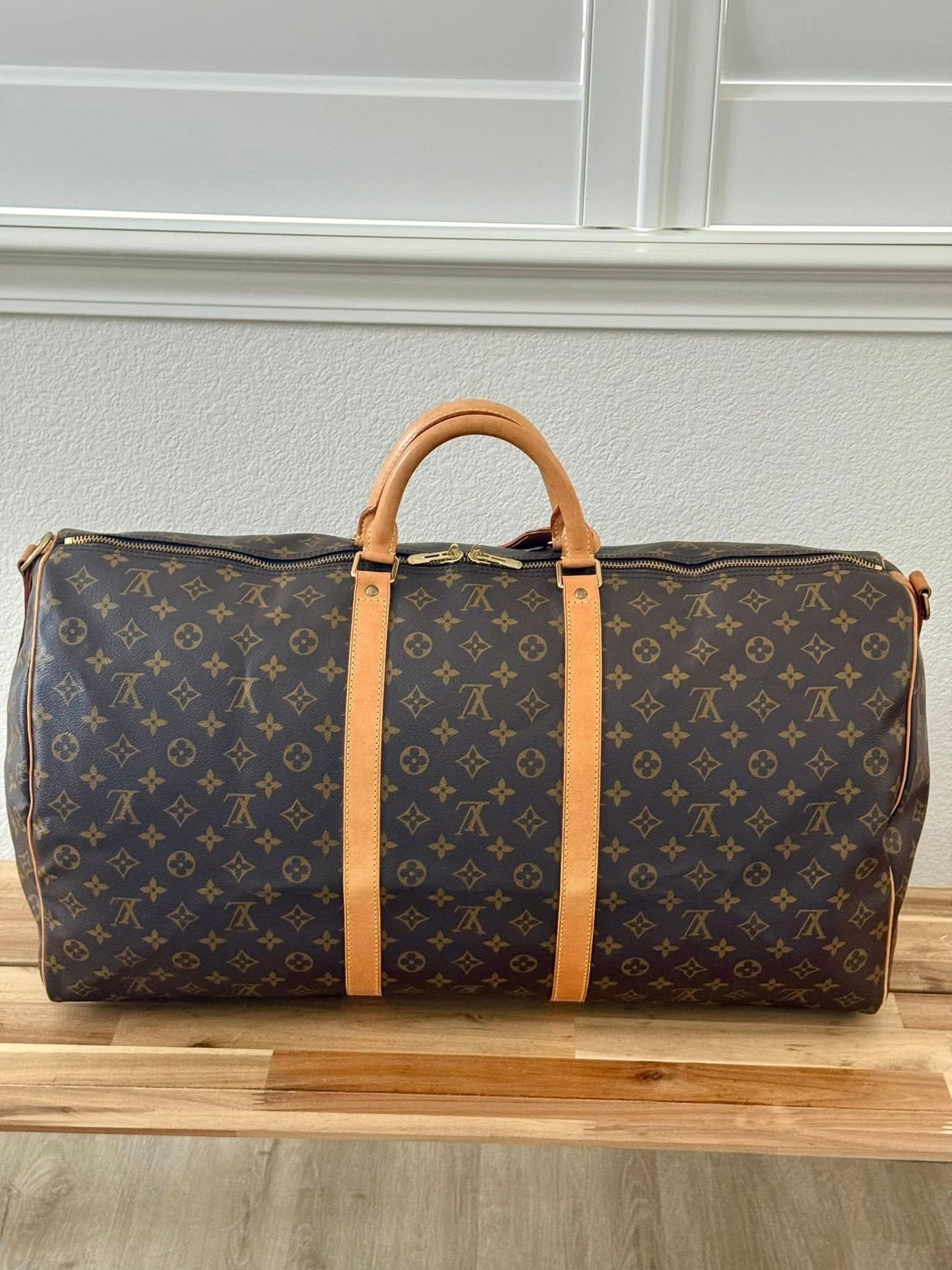 Keepall 60 Bandoulier with Original Strap, Luggage Tag and Poignet 📅 Year: 1994