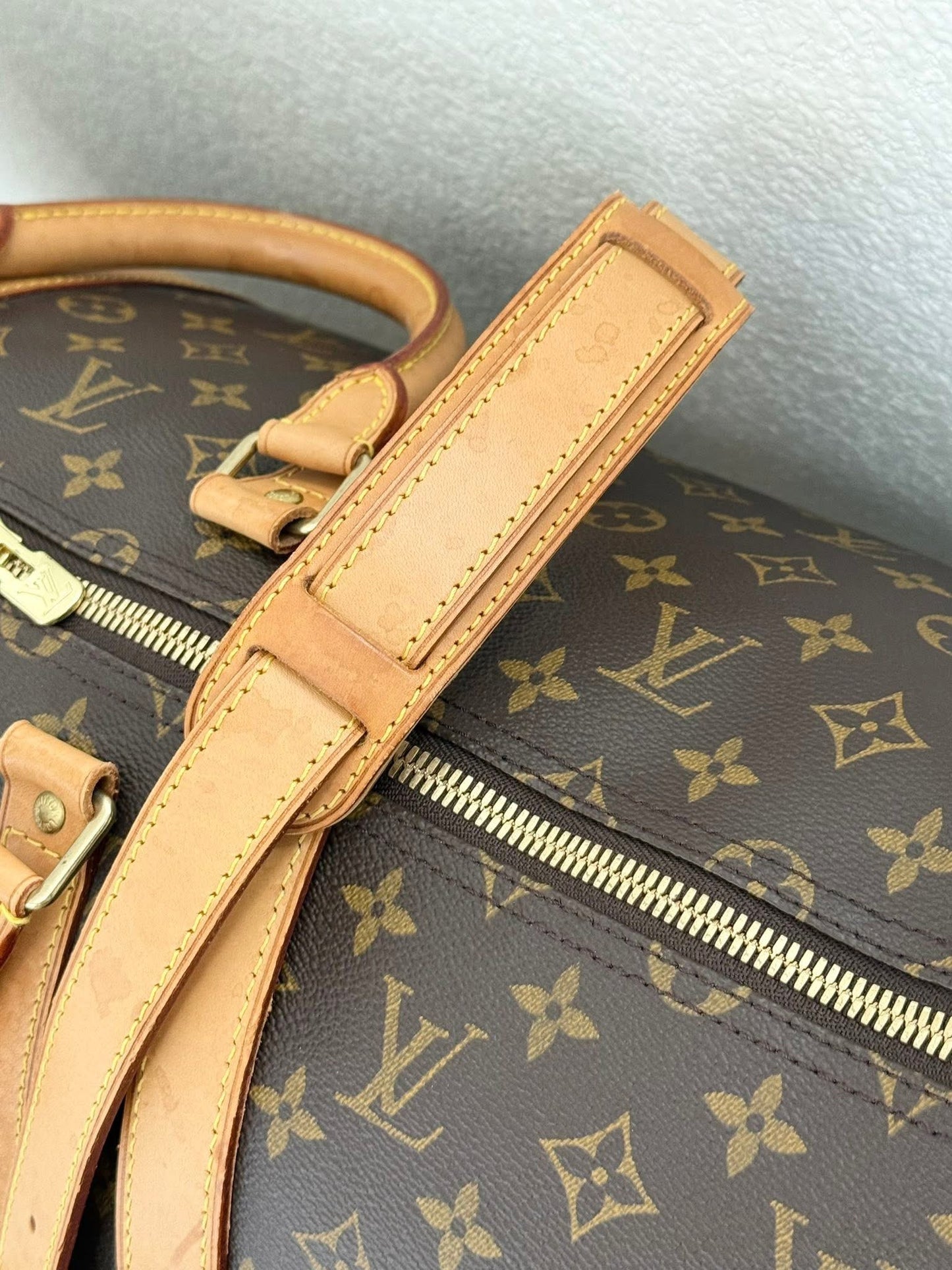 Keepall 55 Bandoulier with Original Strap, Luggage tag and Poignet 📅 Year: 2002