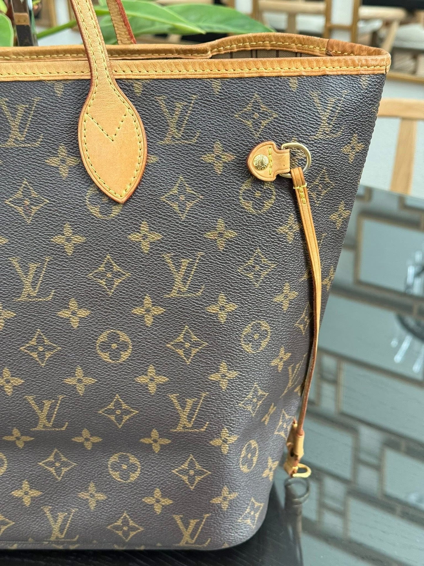 Neverfull MM in Monogram with Dustbag 📅 Year: 2007
