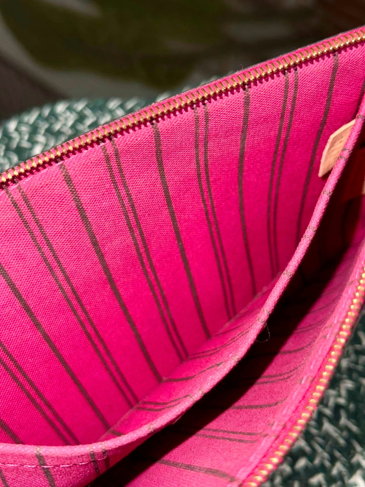 Neverfull MM/GM Pouch in Peony 🗓️Year 2020