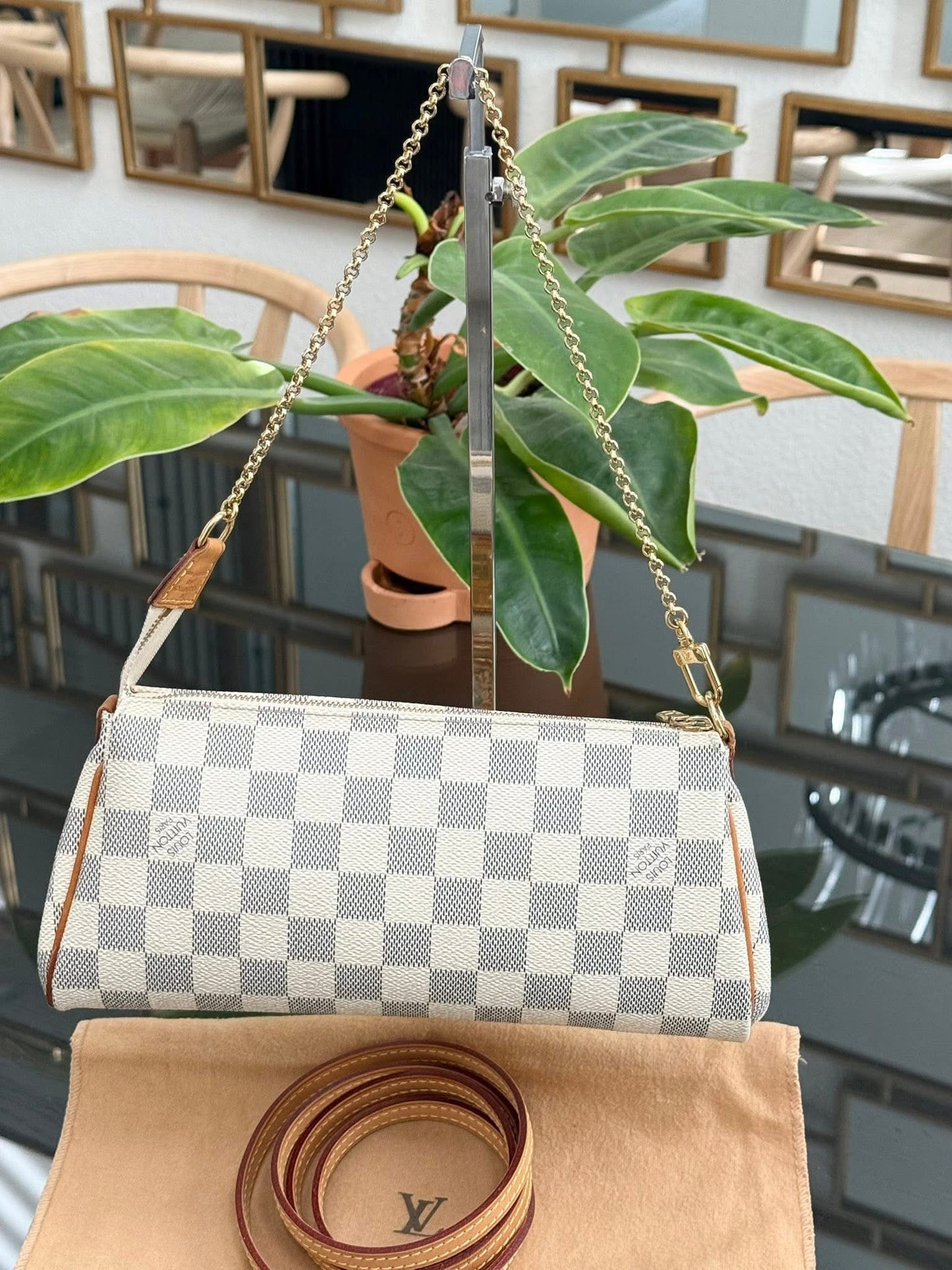 Eva Clutch in Azur with Original Strap, Box and Dustbag 🗓️ Year: 2011