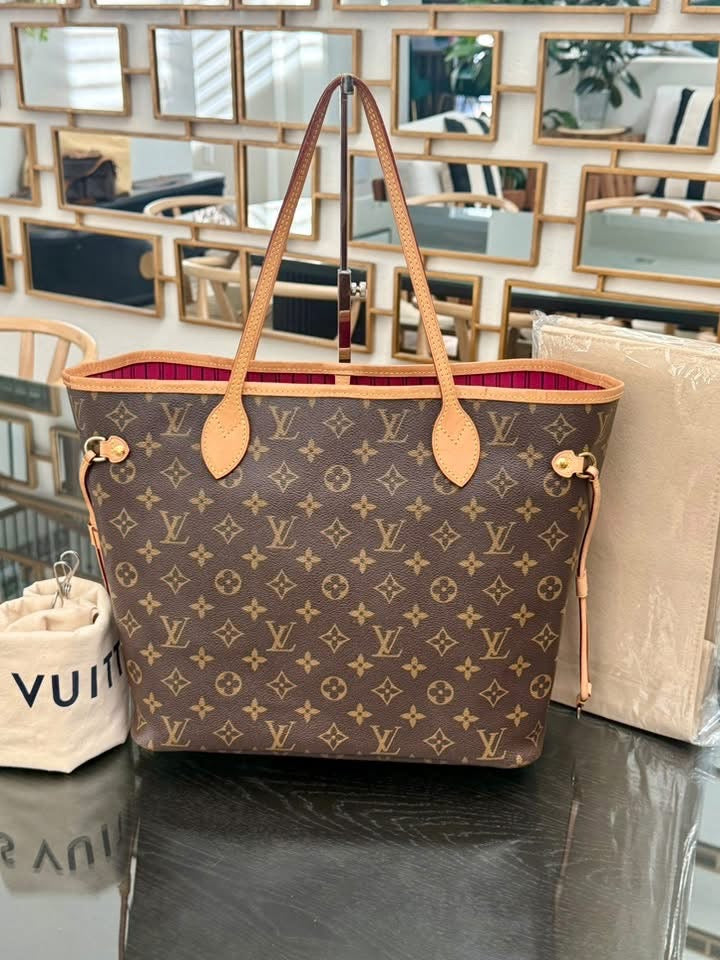 Neverfull MM in Peony interior with Dustbag and Insert Organizer 📅 Year: 2019