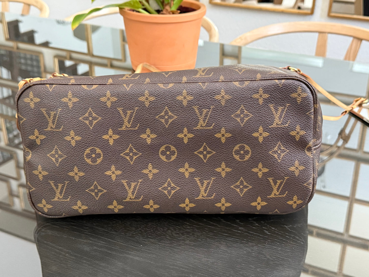 Neverfull MM in Monogram with Dustbag 🗓️ Year: 2007