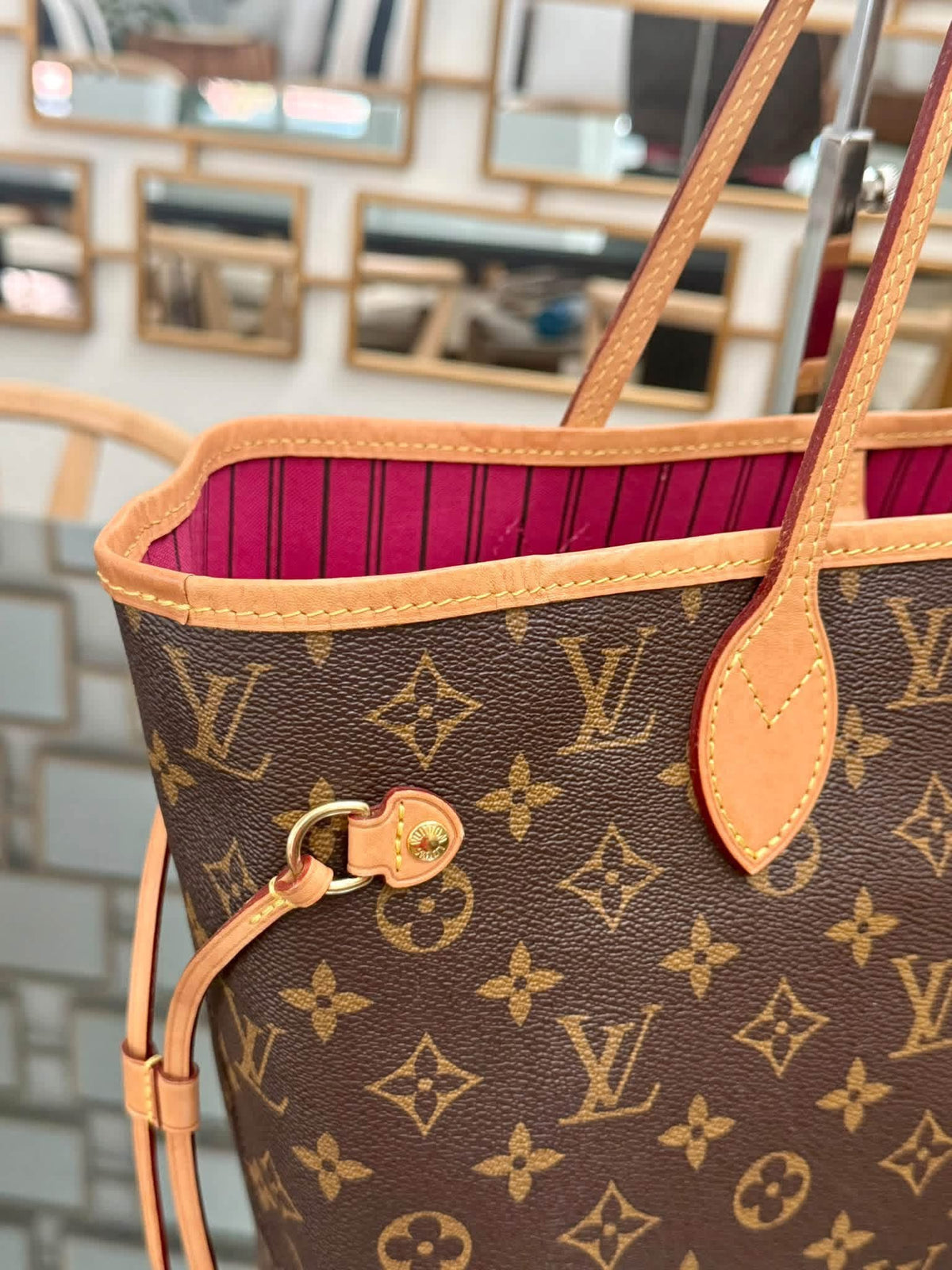 Neverfull MM in Peony interior with Dustbag and Insert Organizer 📅 Year: 2019