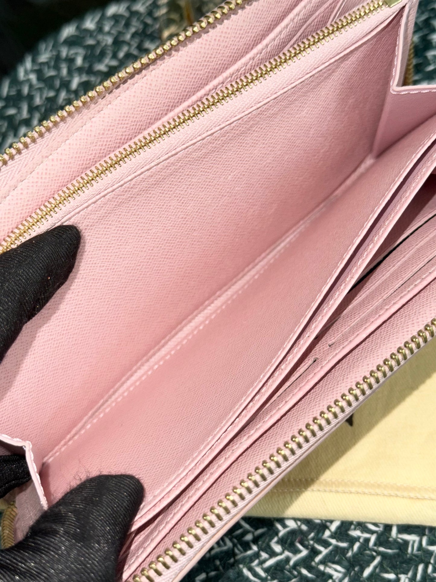 Zippy Long Wallet Azur in Rose Ballerine with Dustbag 🗓️ Year: 2018
