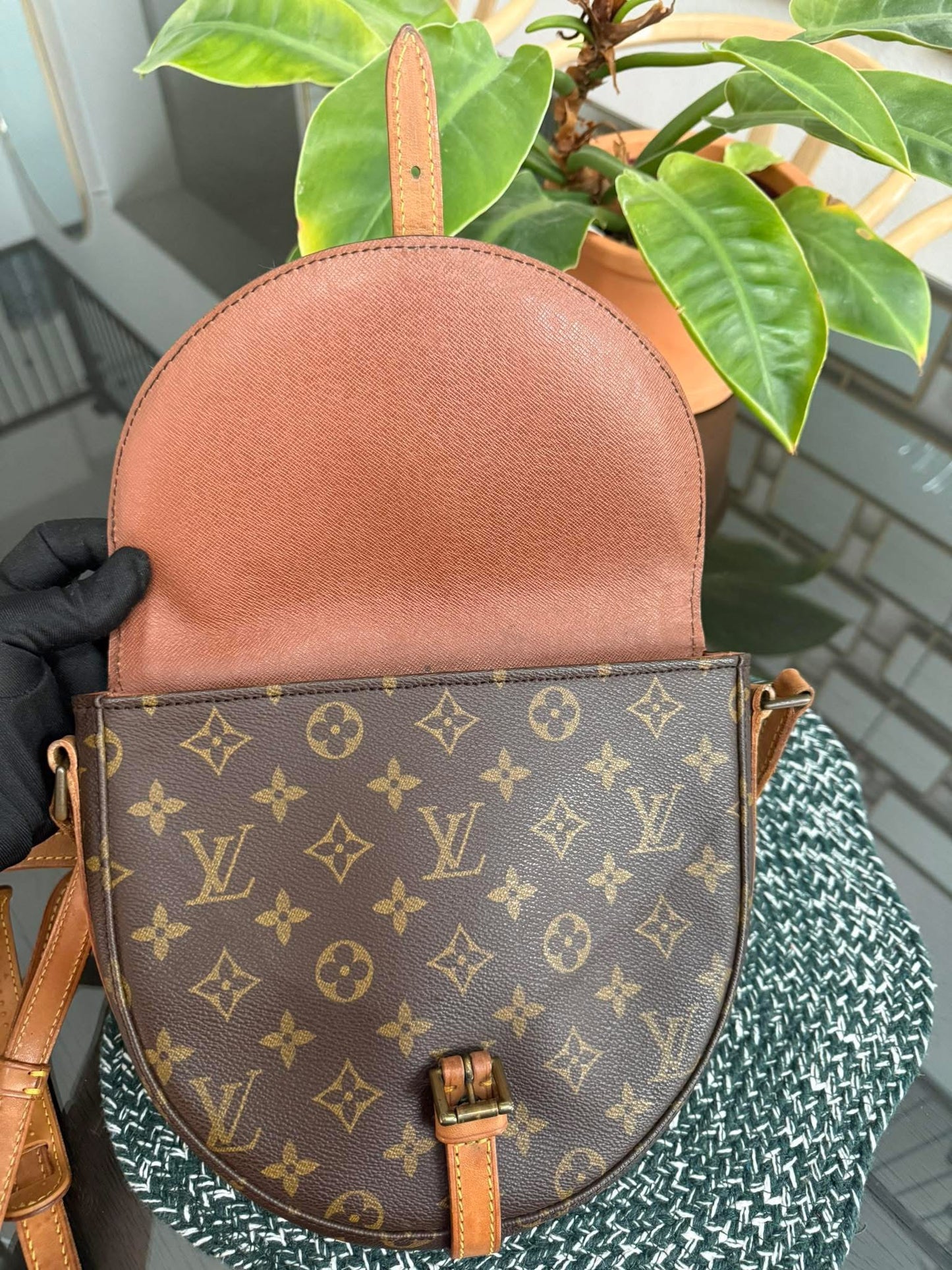 Chantilly MM Crossbody Bag 📅 Year: 1990
