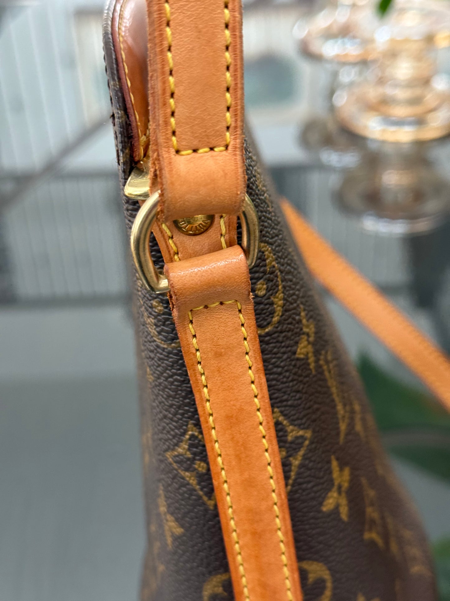 Drouot Crossbody 
📅 Year: 1997
