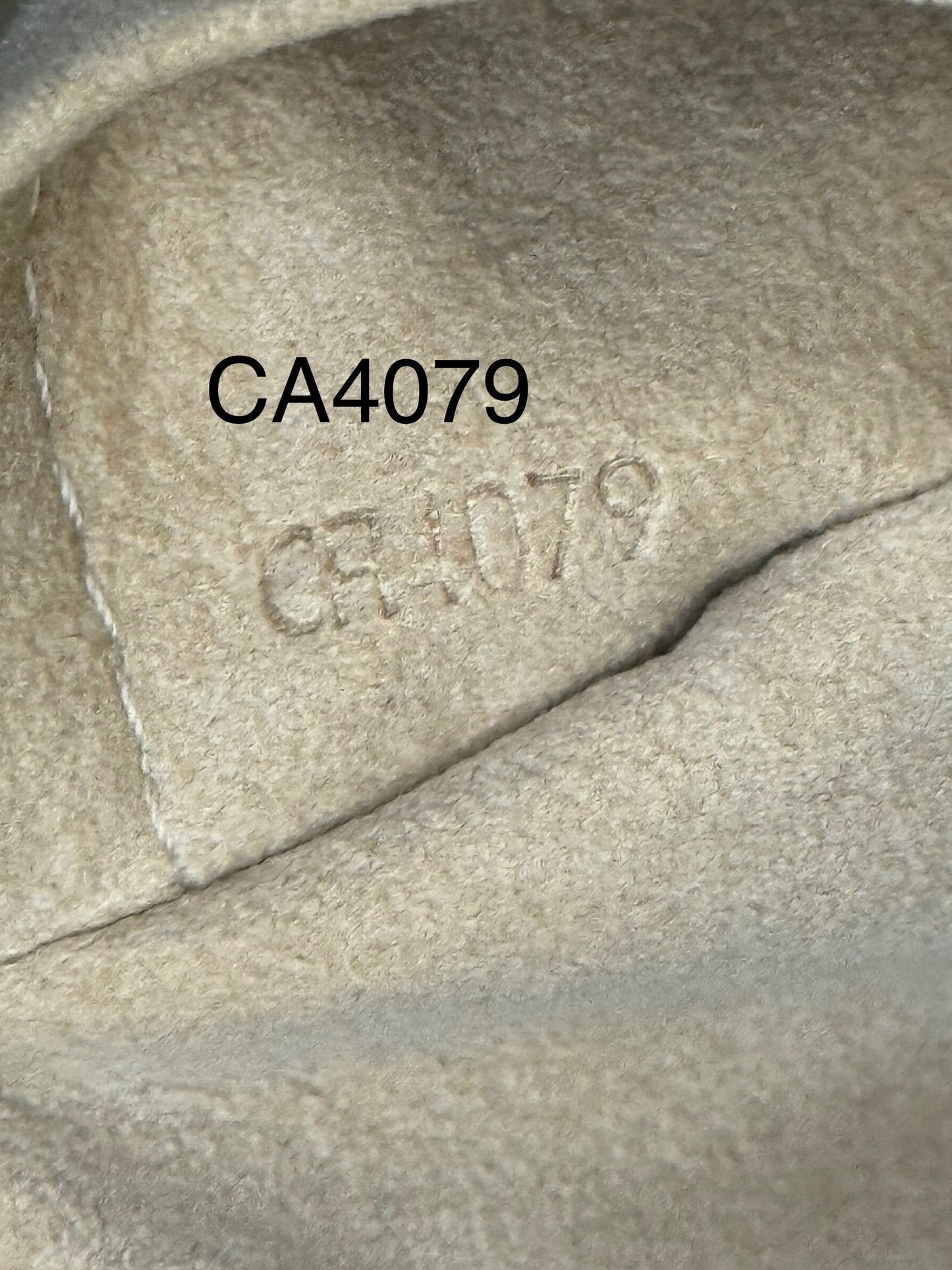 Artsy MM with Dustbag and Insert Organizer - 📅 Year: 2009