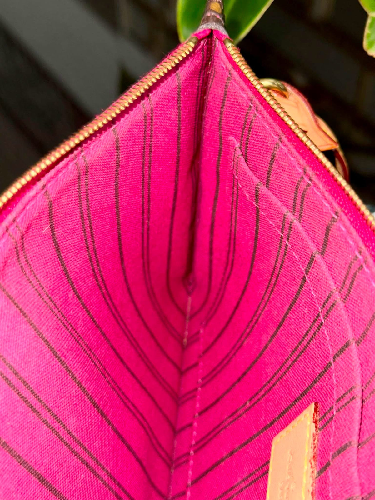Neverfull MM/GM Pouch in Peony 🗓️Year 2020