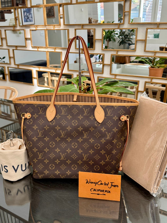 Neverfull MM in Monogram with Dustbag and Insert Organizer 📅 Year: 2017