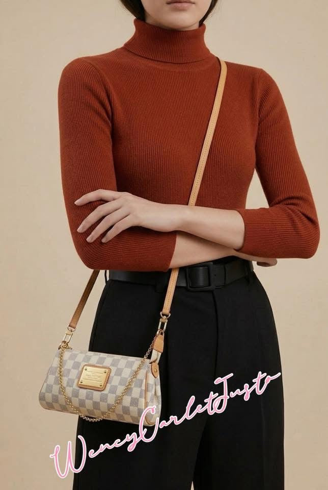 Eva Clutch in Azur with Original Strap, Dustbag , box and Paper bag 🗓️ Year: 2016