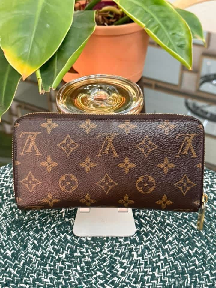 Monogram Zippy Long Wallet 🗓️ Year: 2018